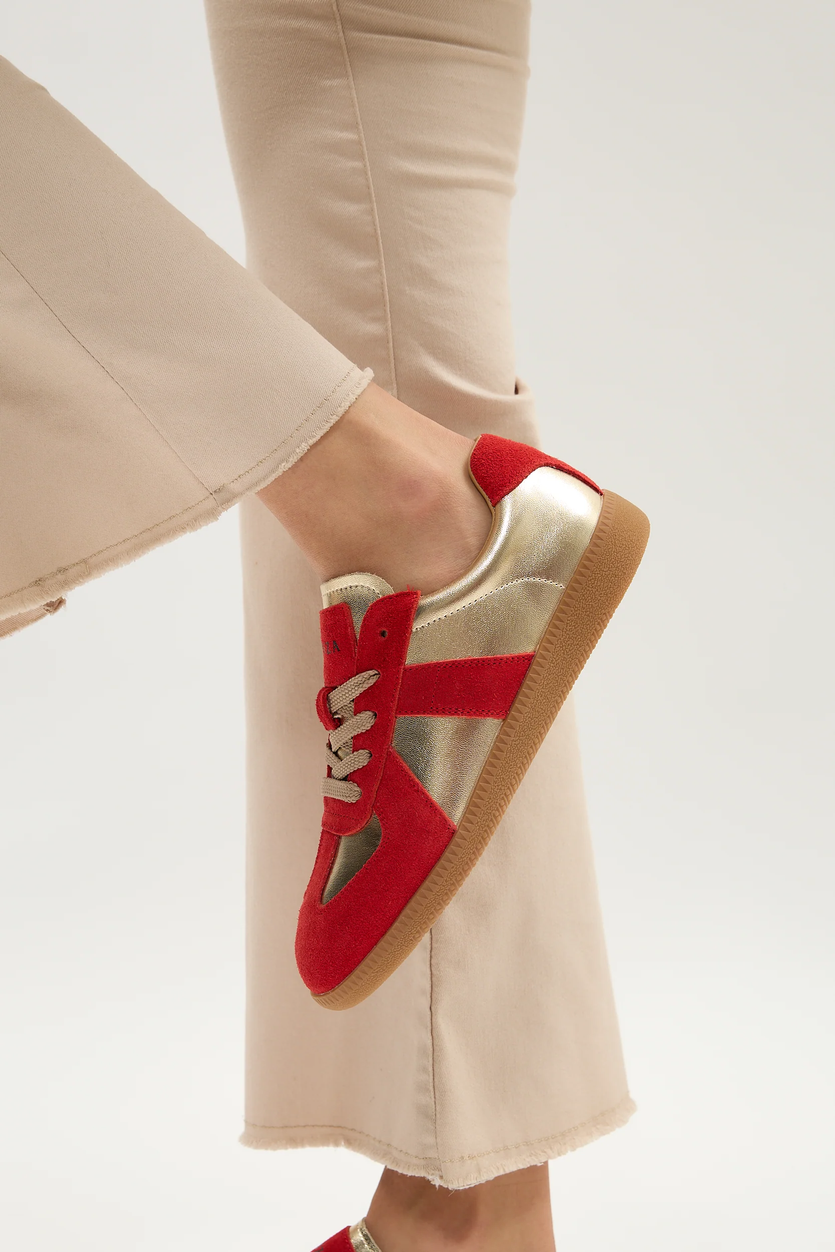 Delta Red - Image 11