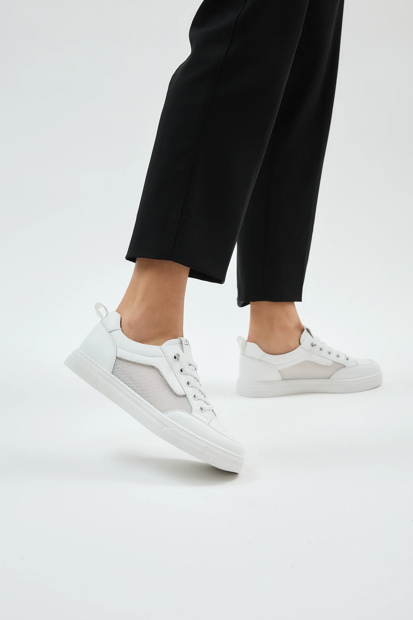 Dena White - Image 11
