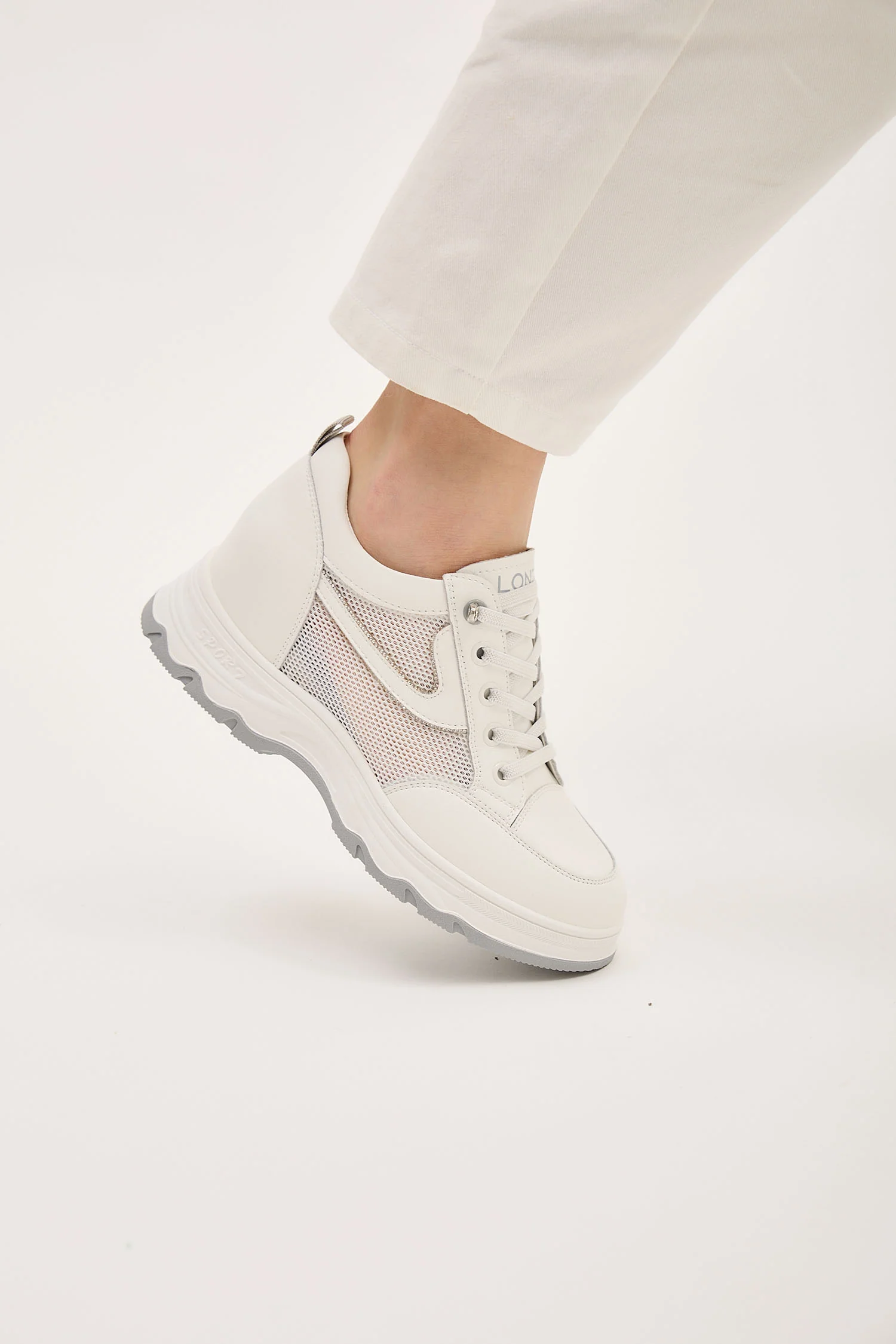 Dinara White - Image 10