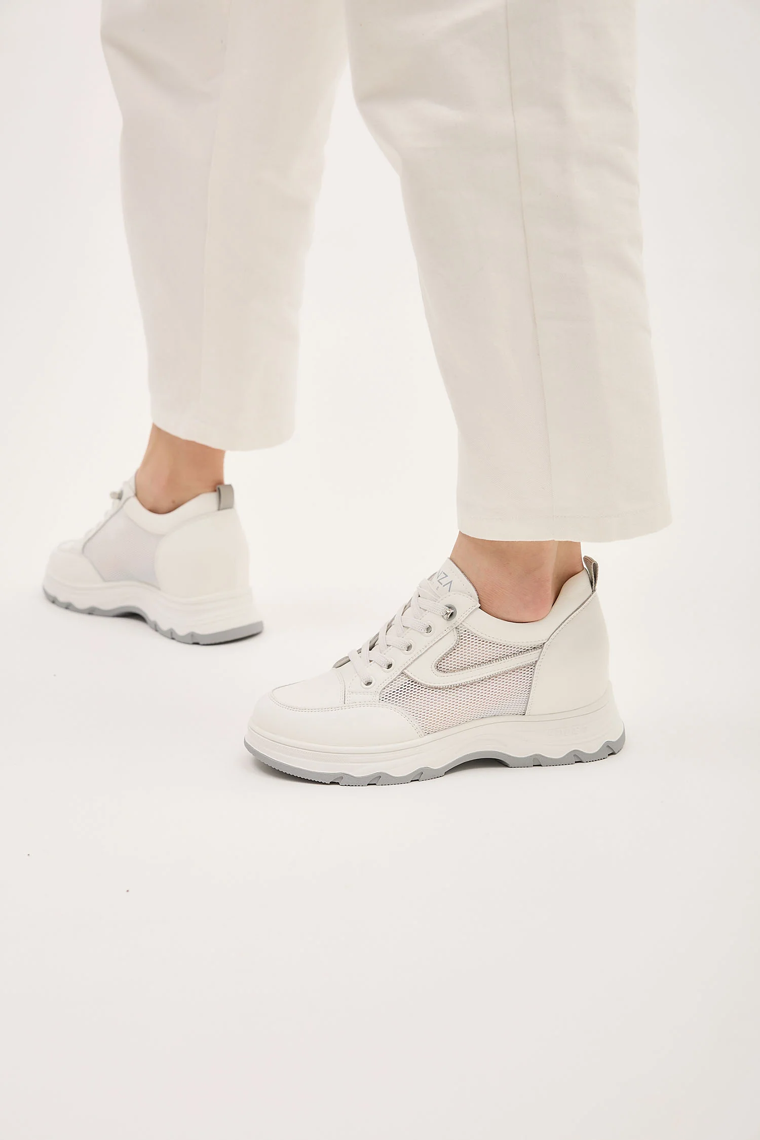 Dinara White - Image 12