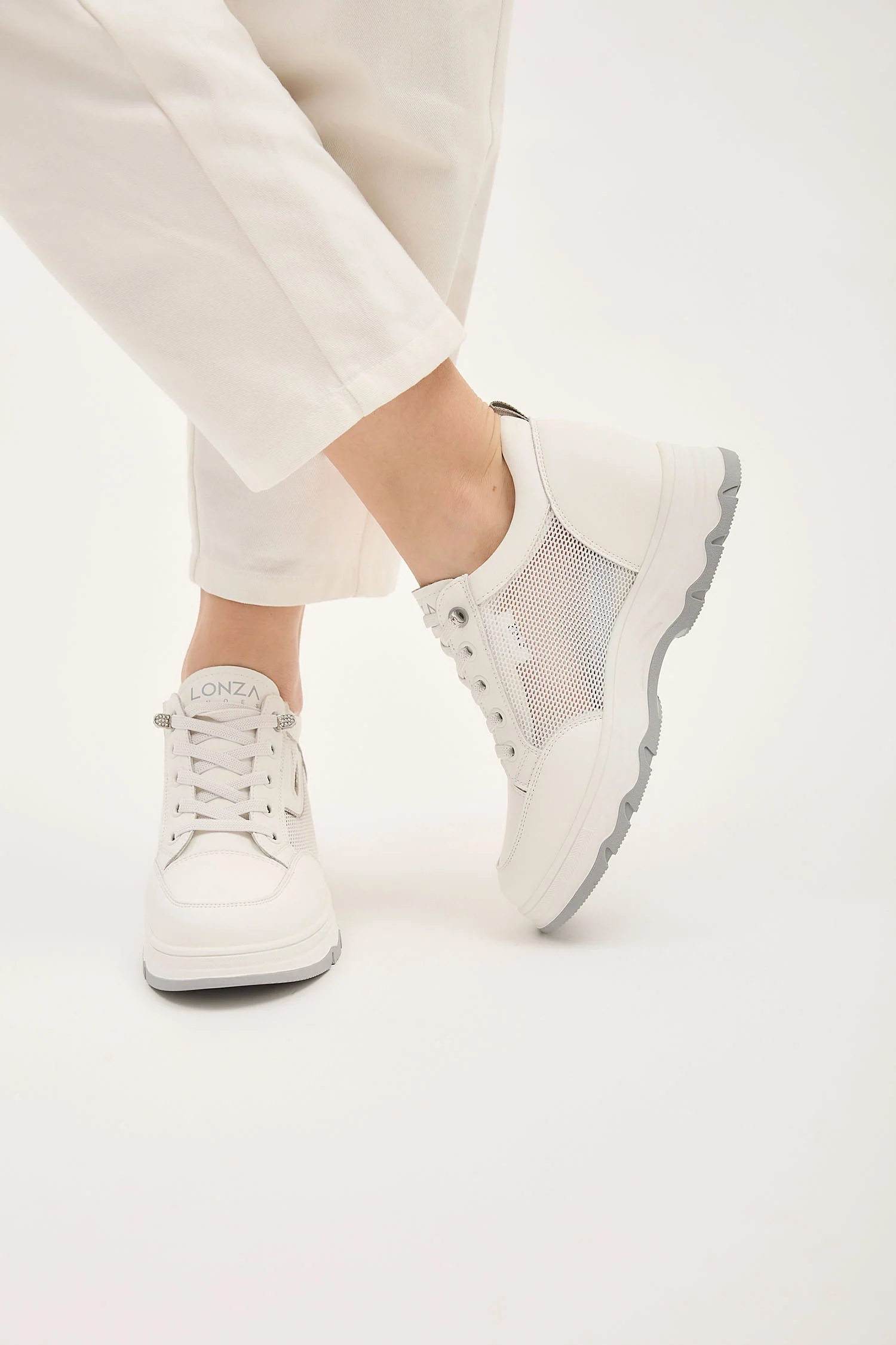 Dinara White - Image 13