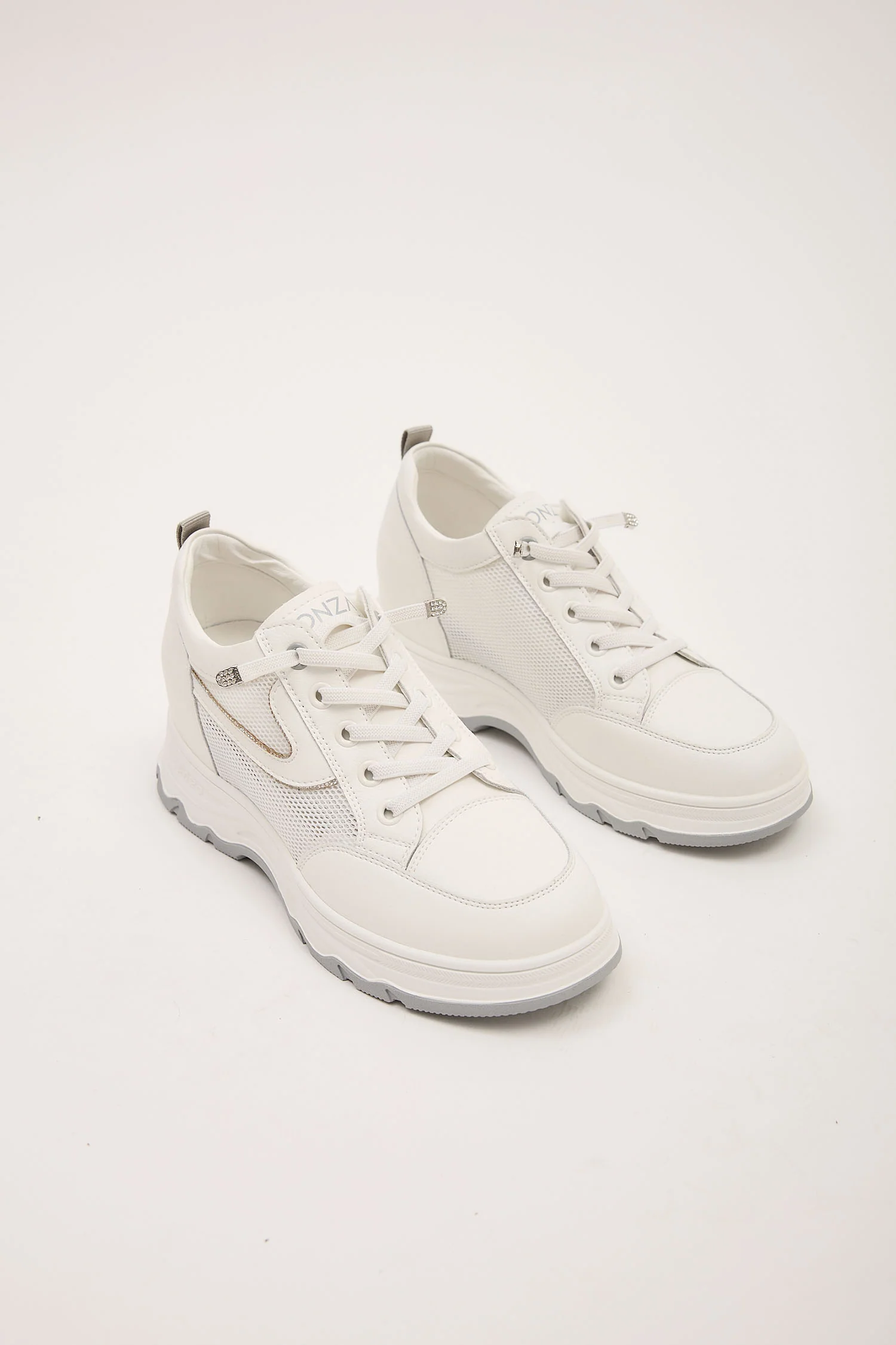Dinara White - Image 2
