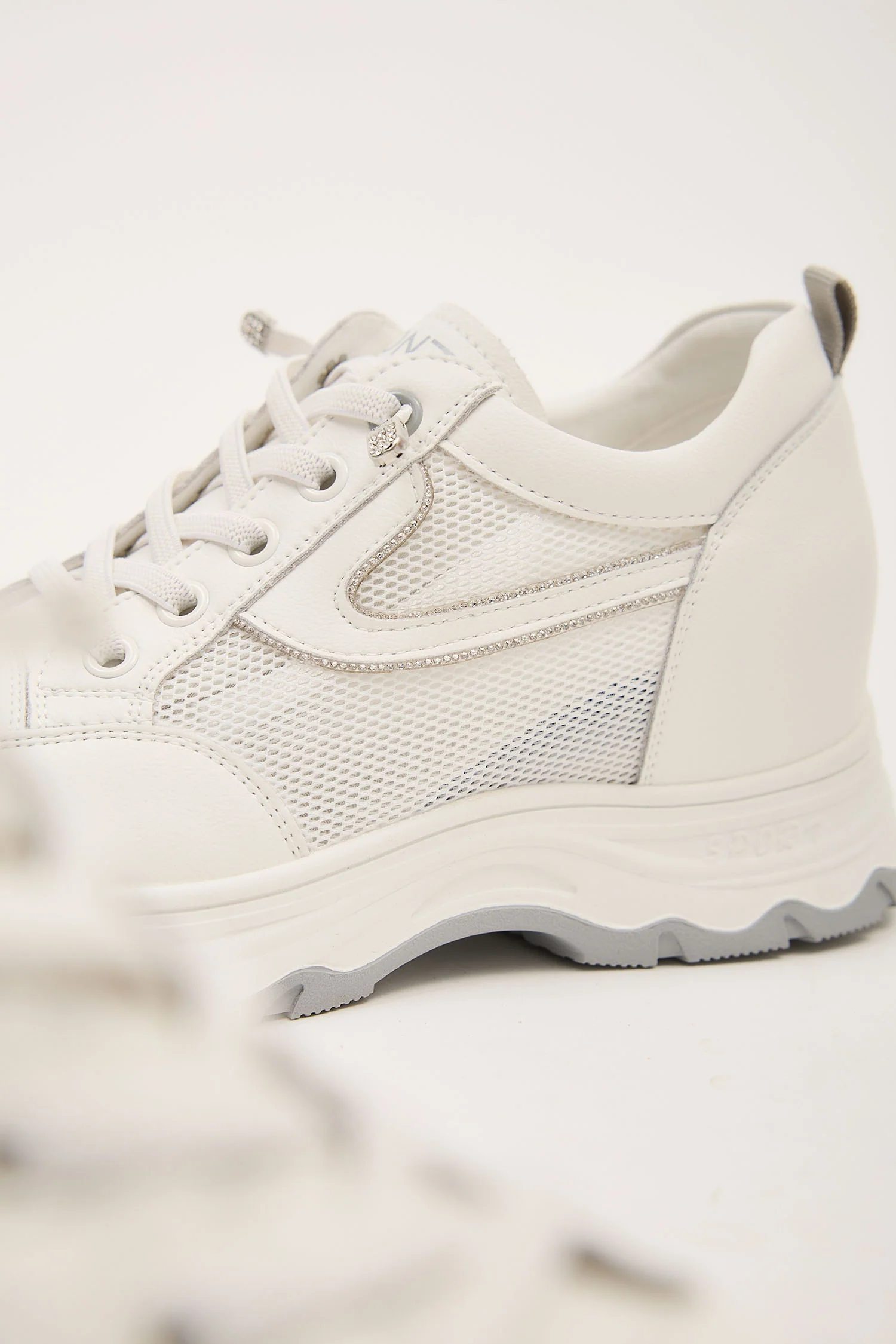 Dinara White - Image 5