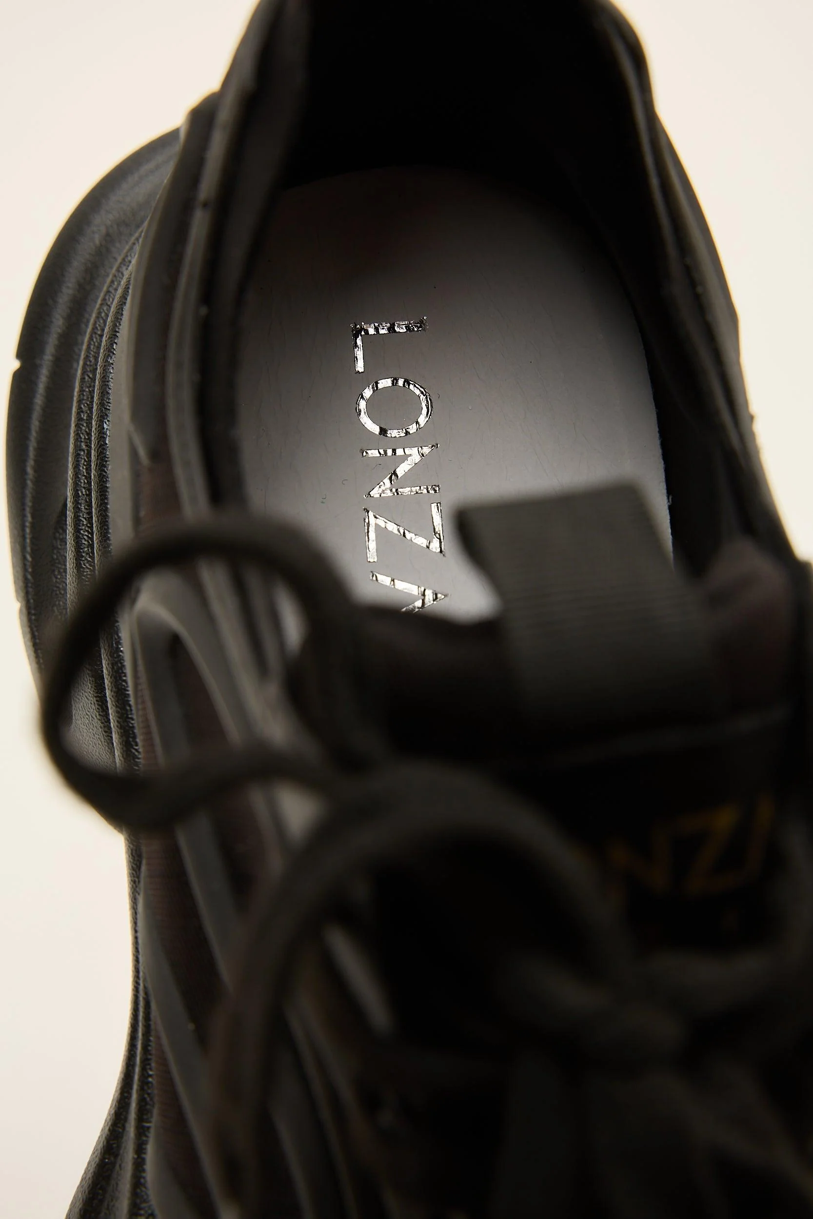 Elio Black - Image 11