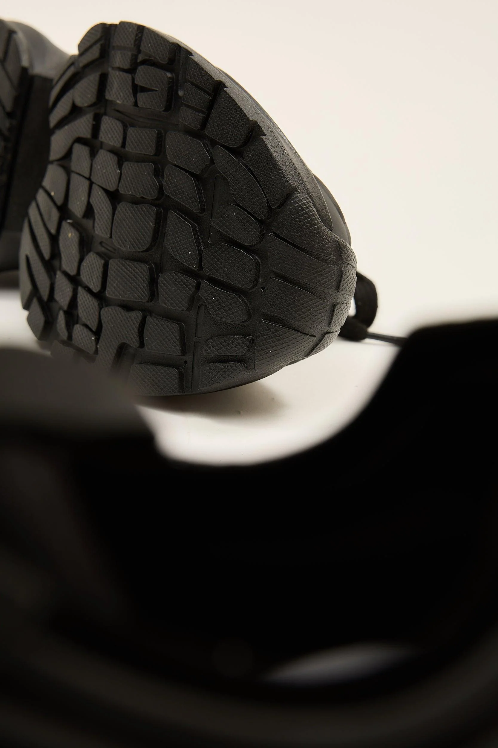 Elio Black - Image 12