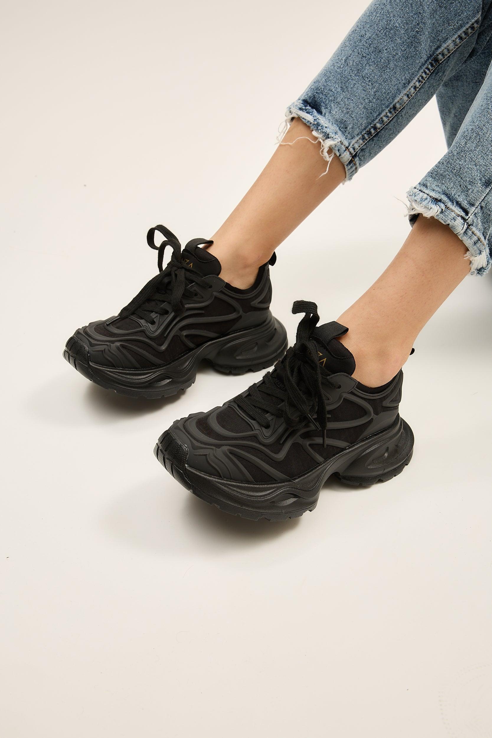 Elio Black - Image 6