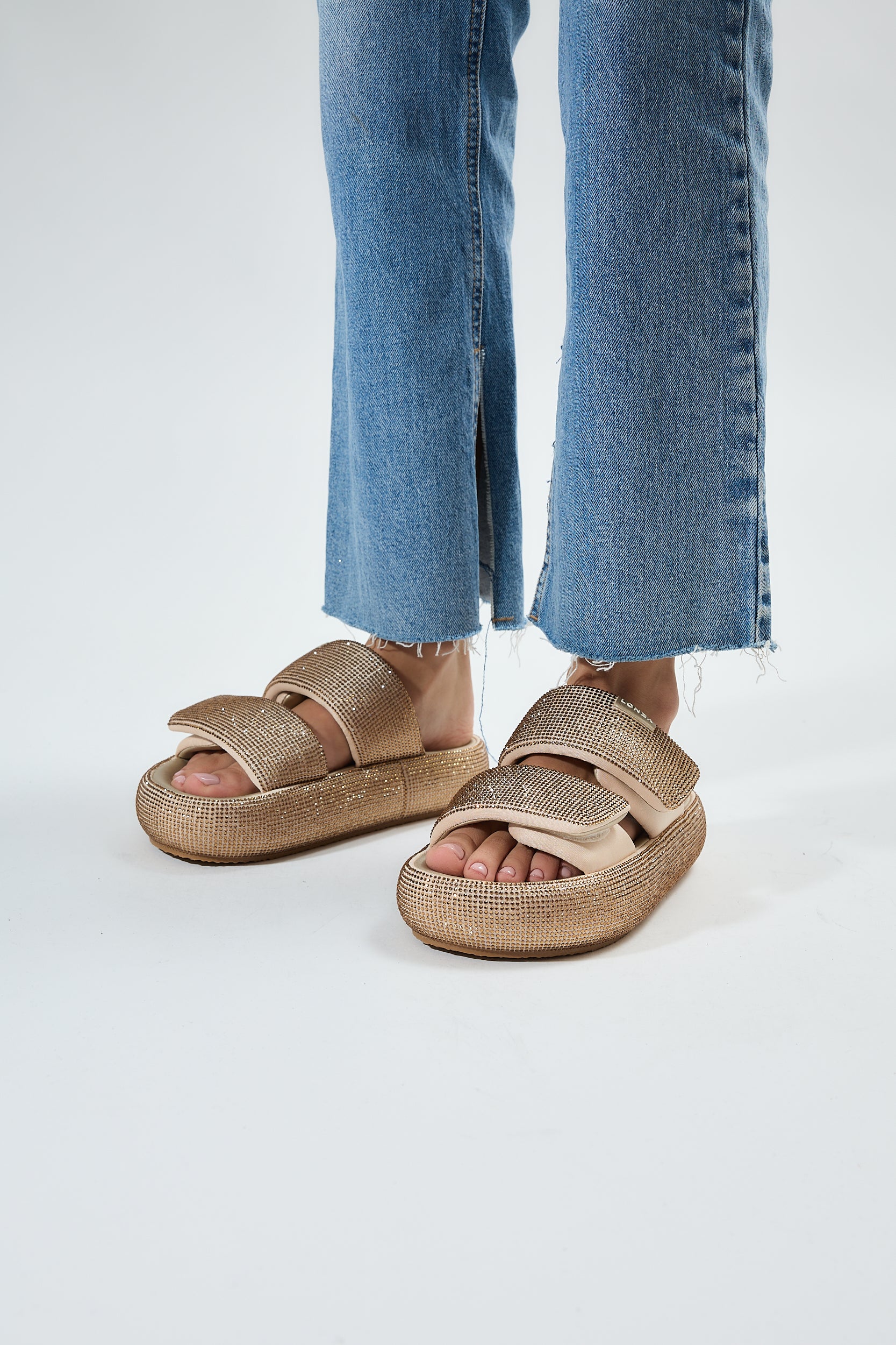 Elnora Gold - Image 17