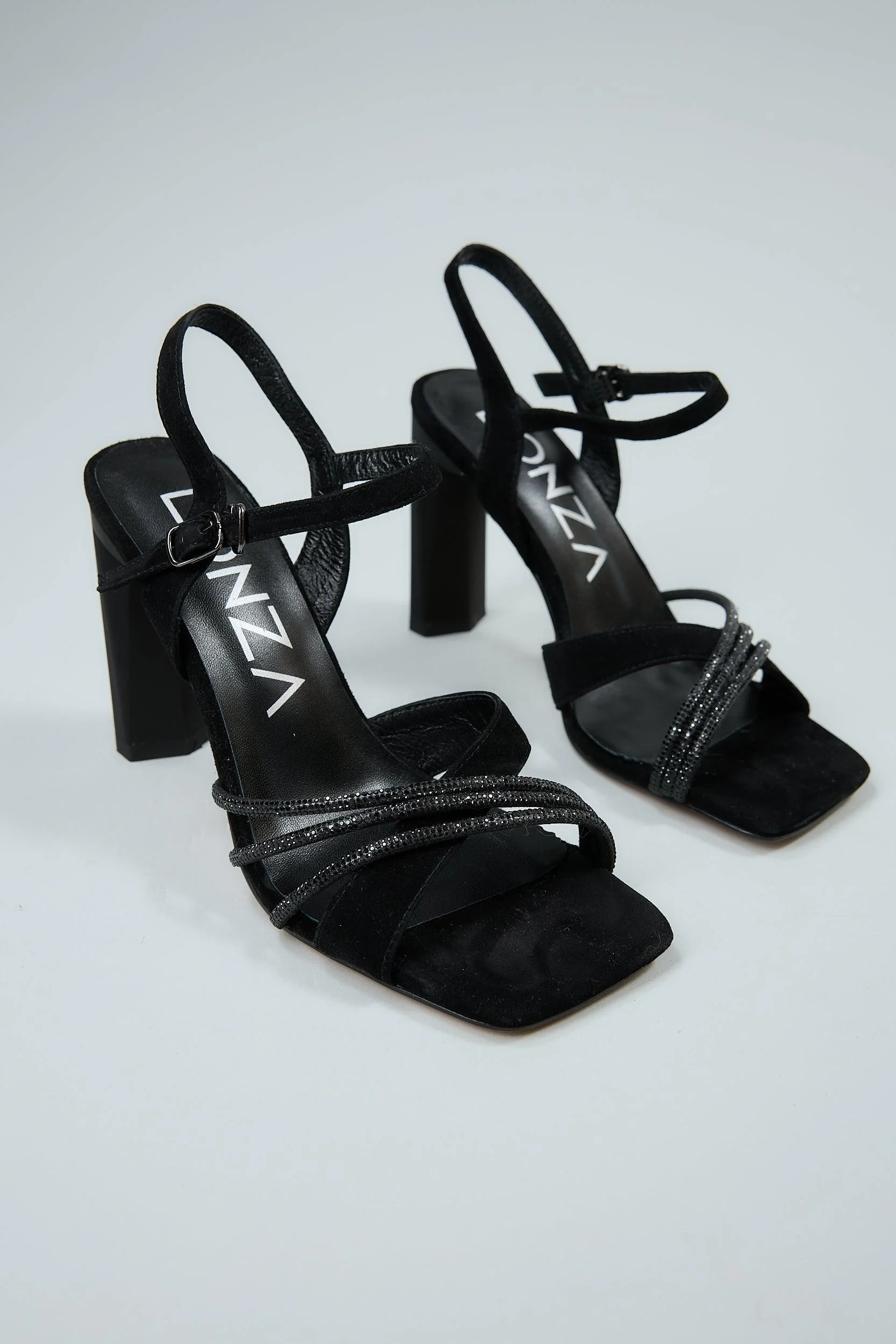 Elvira Black - Image 13