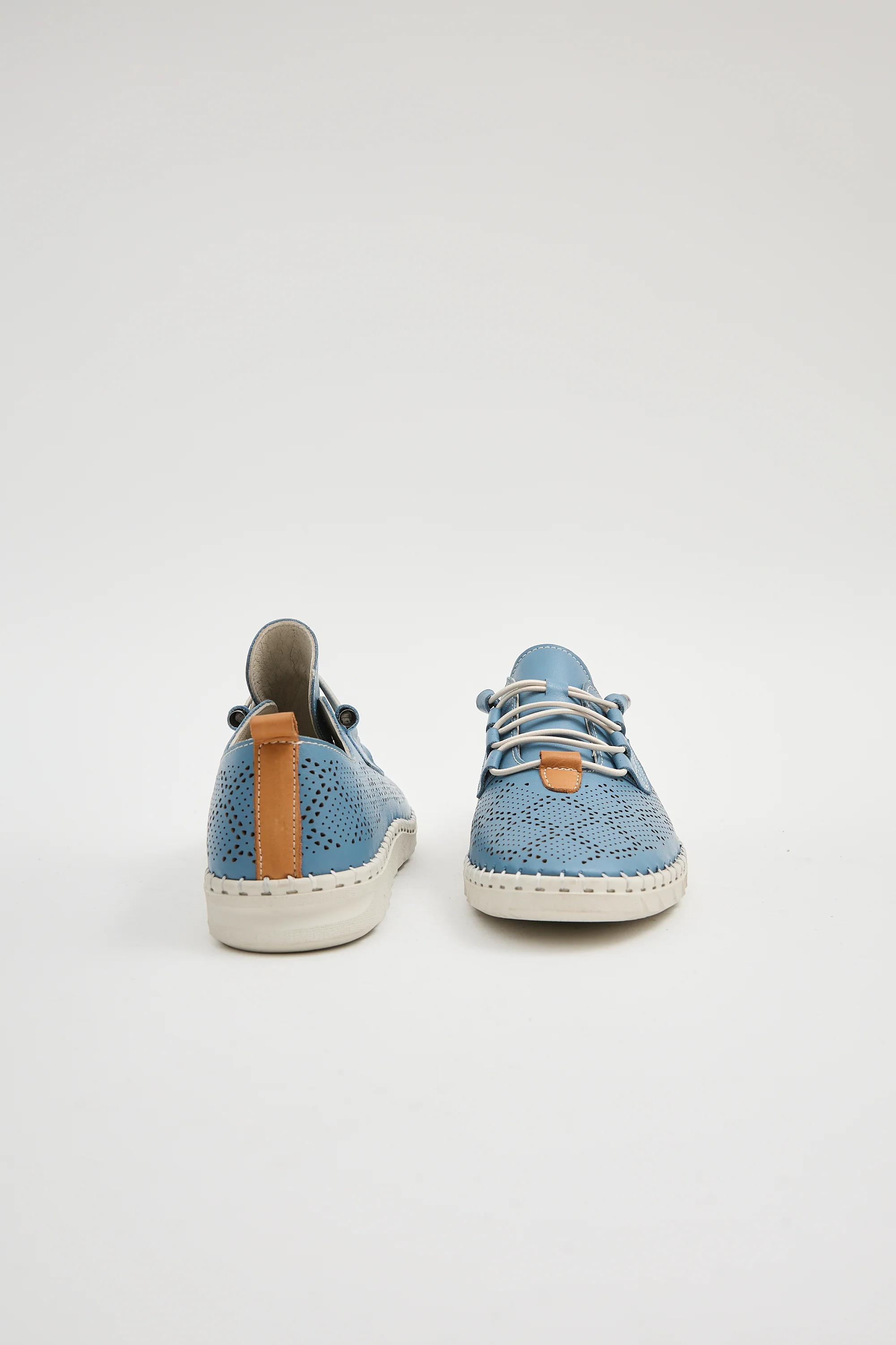 Emi Blue - Image 4