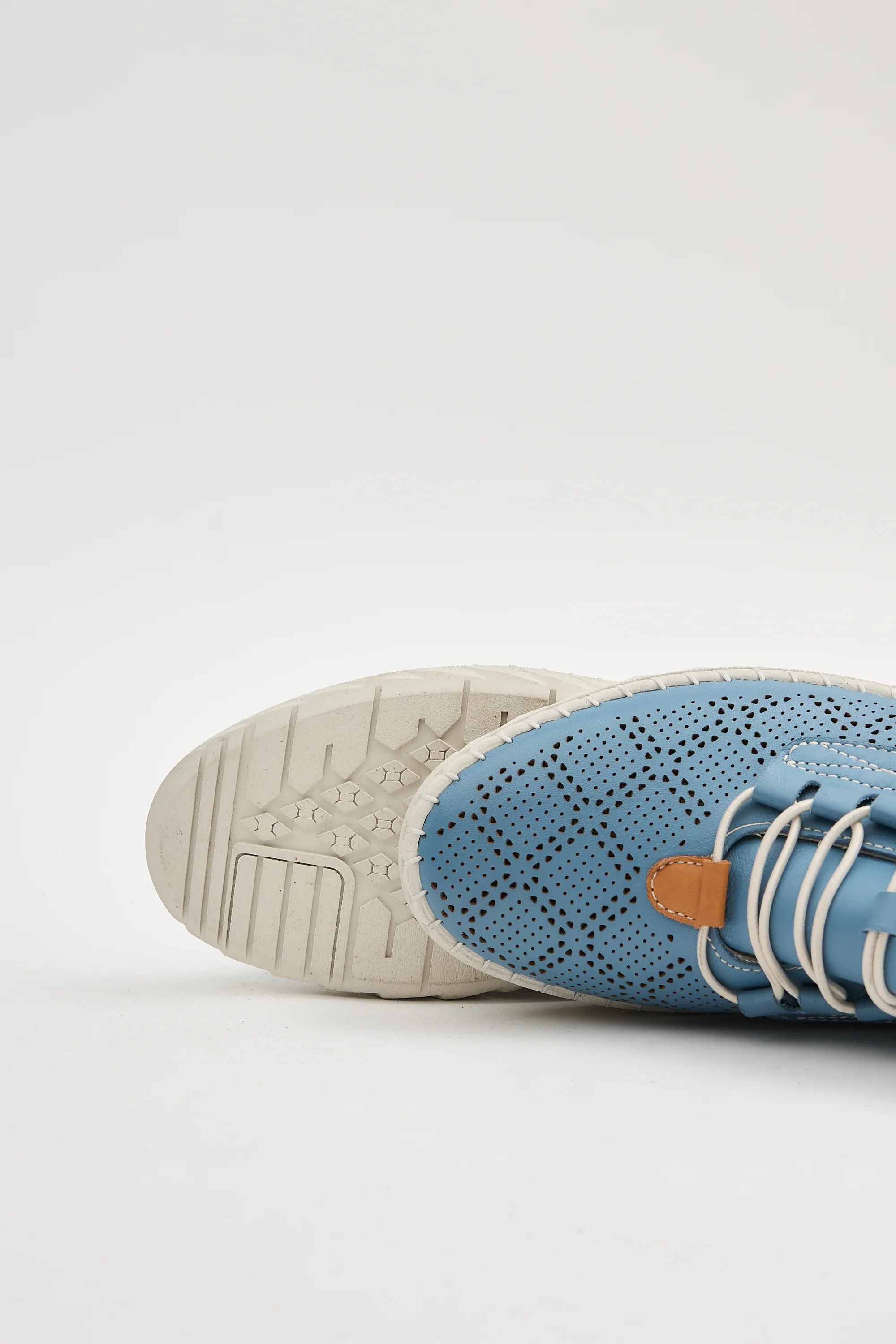 Emi Blue - Image 5