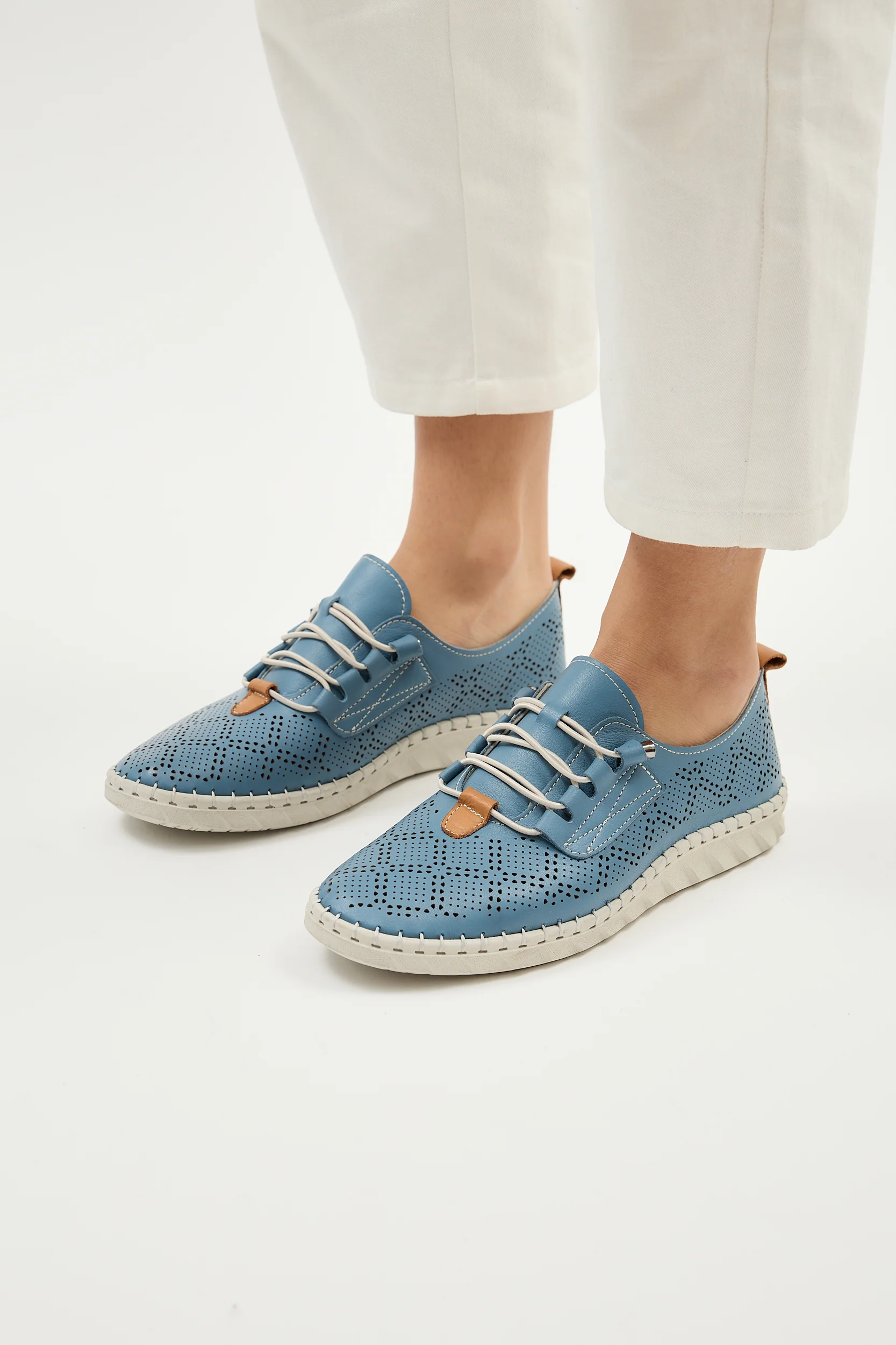 Emi Blue - Image 6