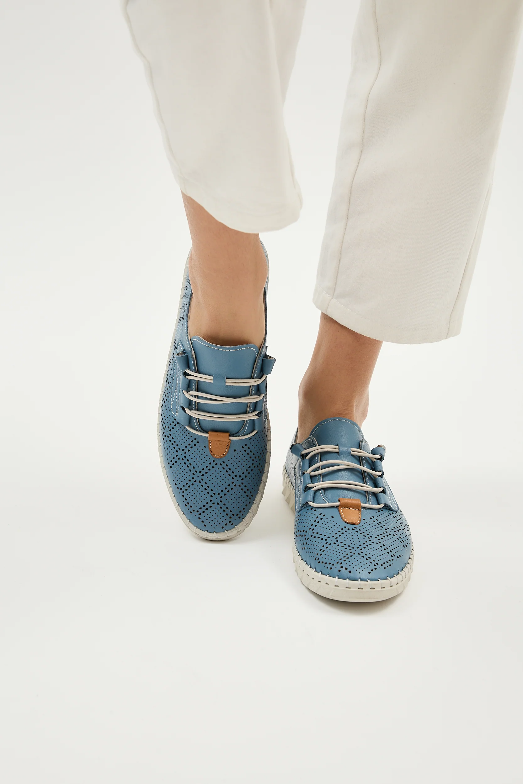 Emi Blue - Image 8