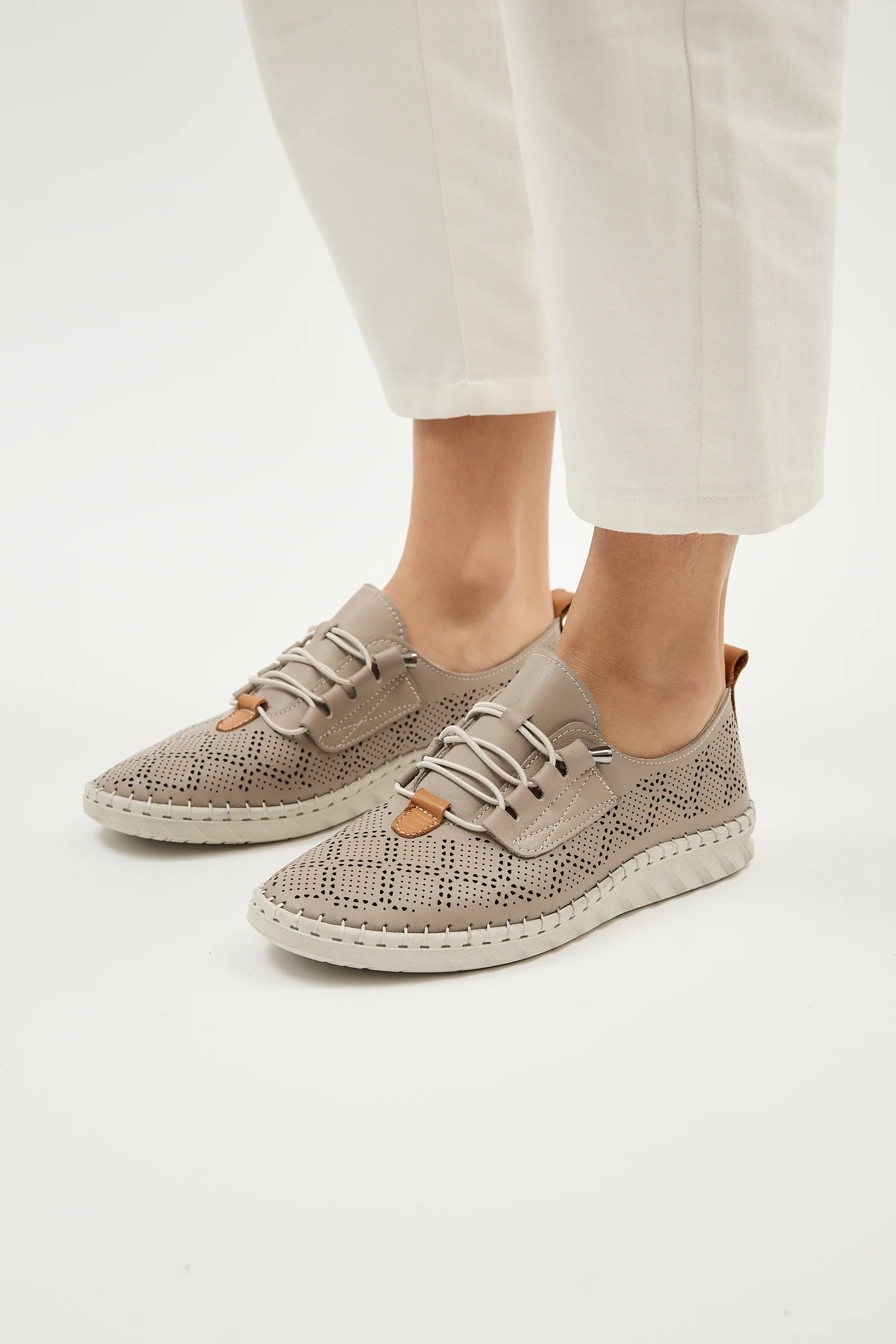Emi Grey - Image 6