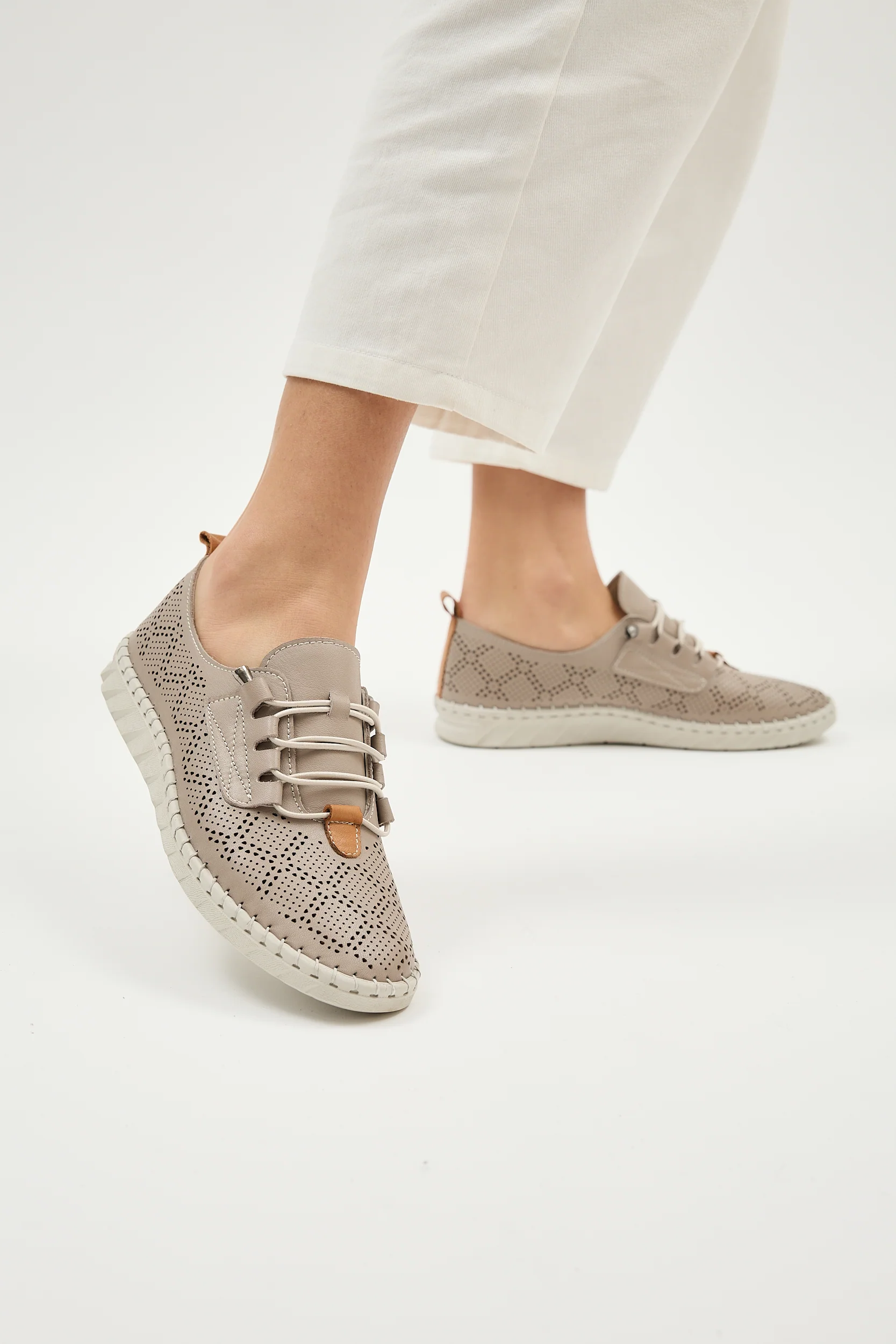 Emi Grey - Image 7