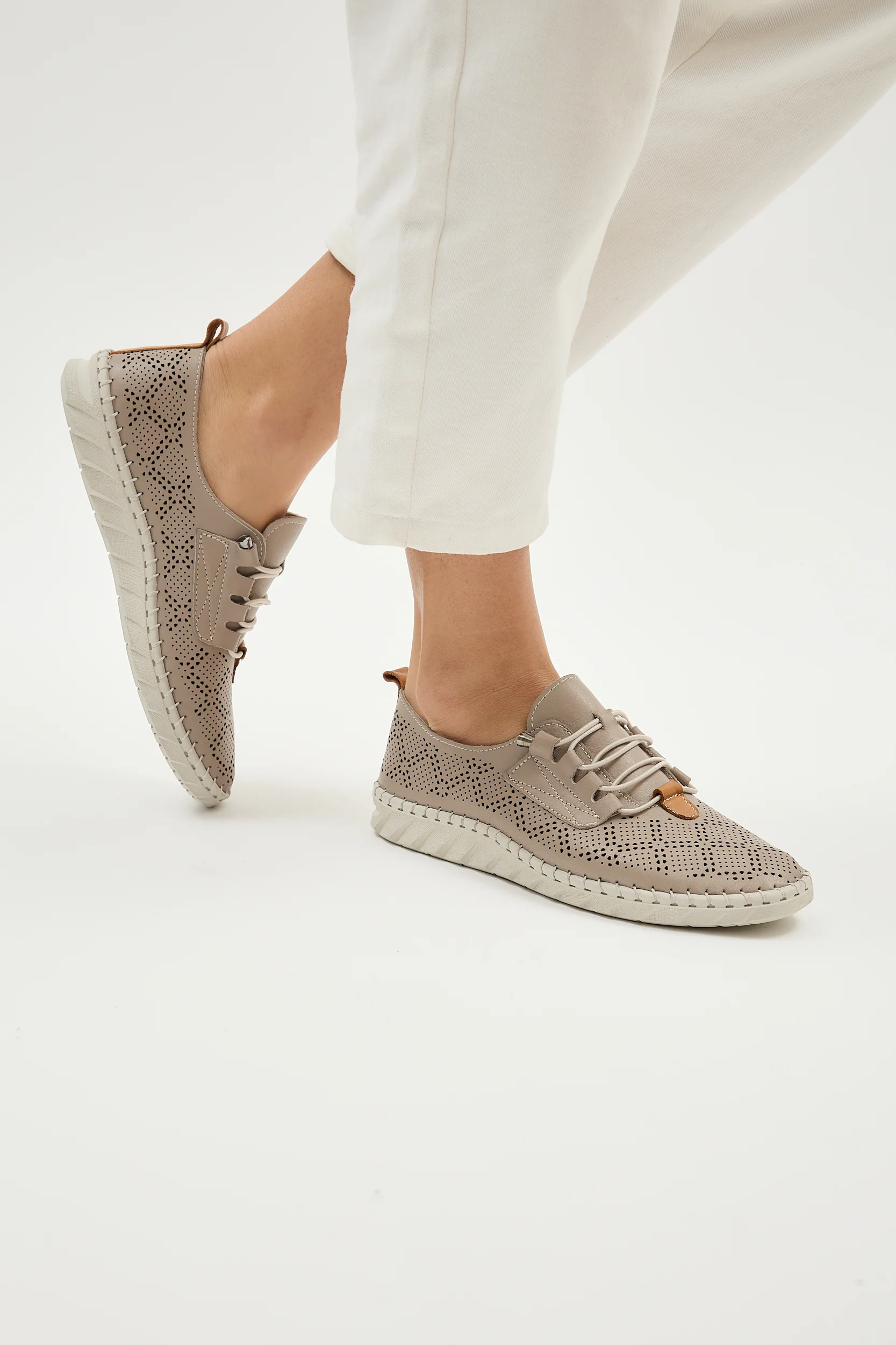 Emi Grey - Image 9