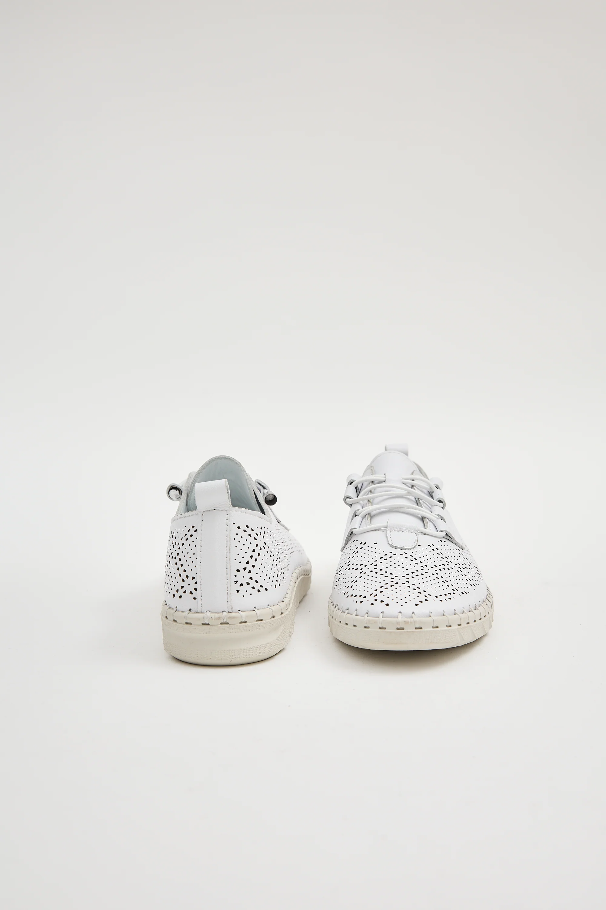 Emi White - Image 3