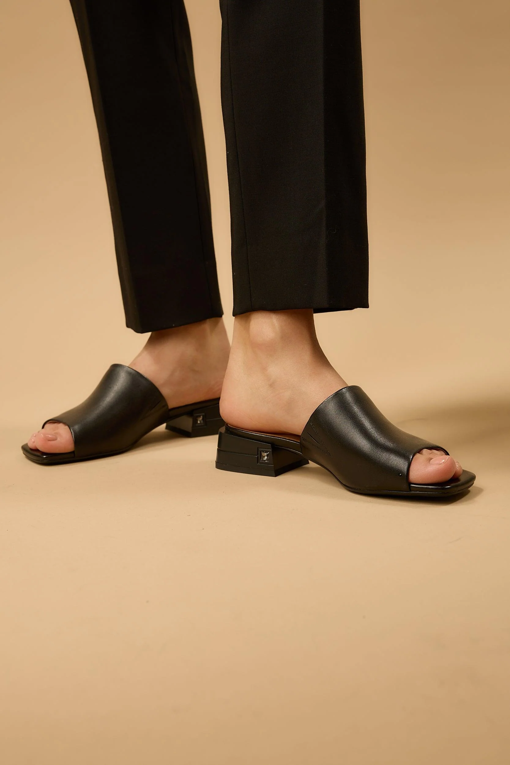 Emilia Black Matte - Image 4
