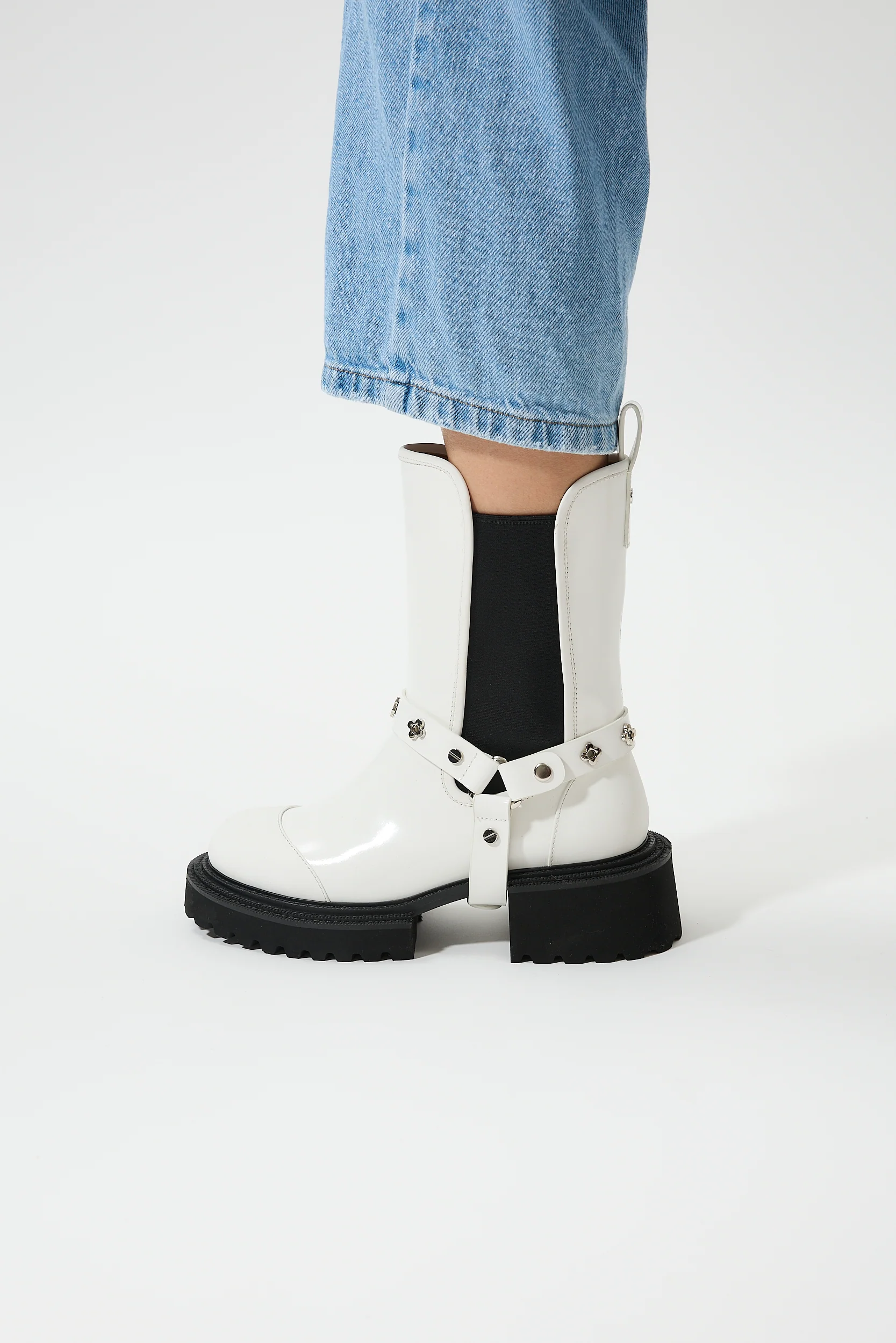 Erato White - Image 11