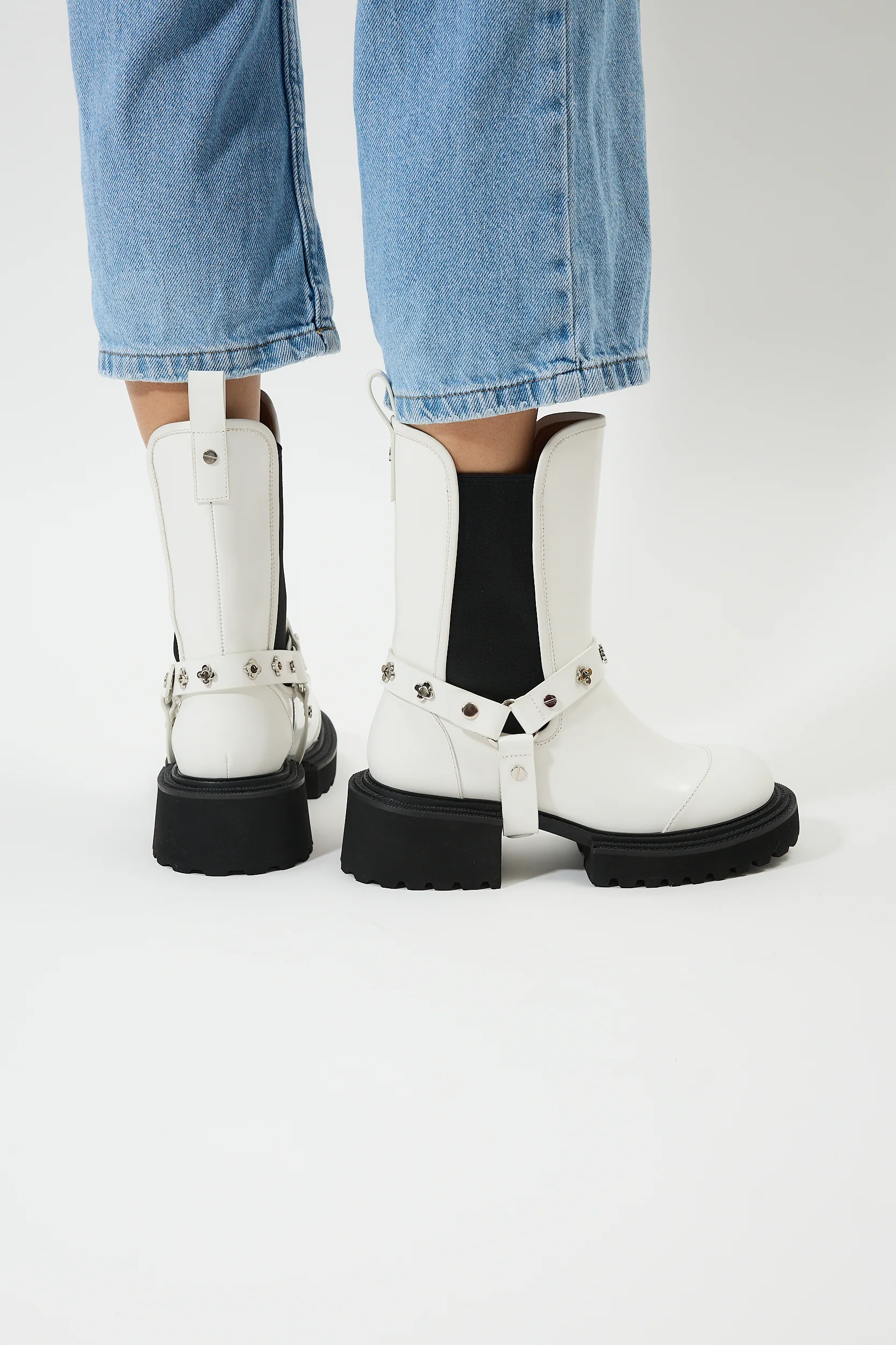 Erato White - Image 12