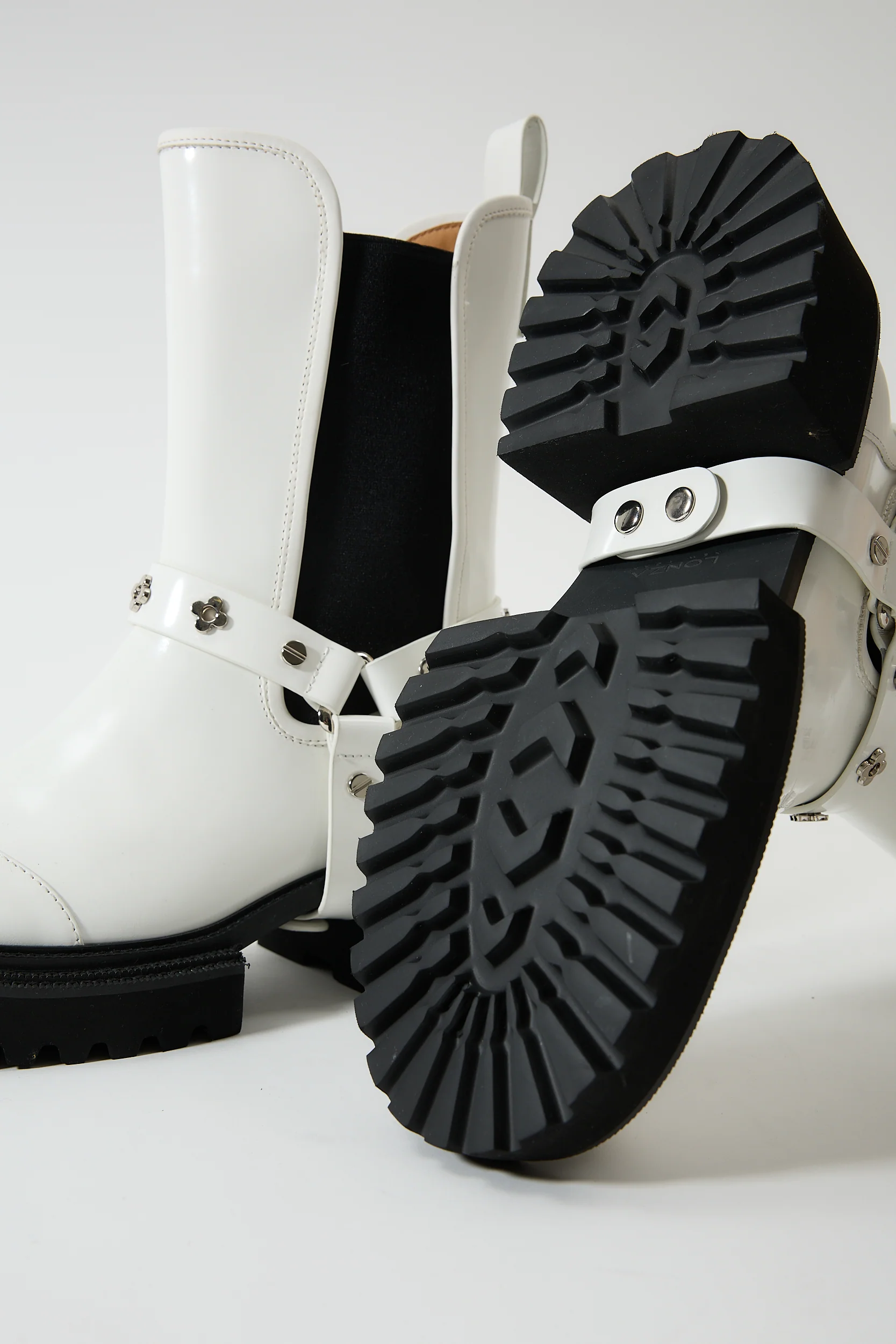 Erato White - Image 5