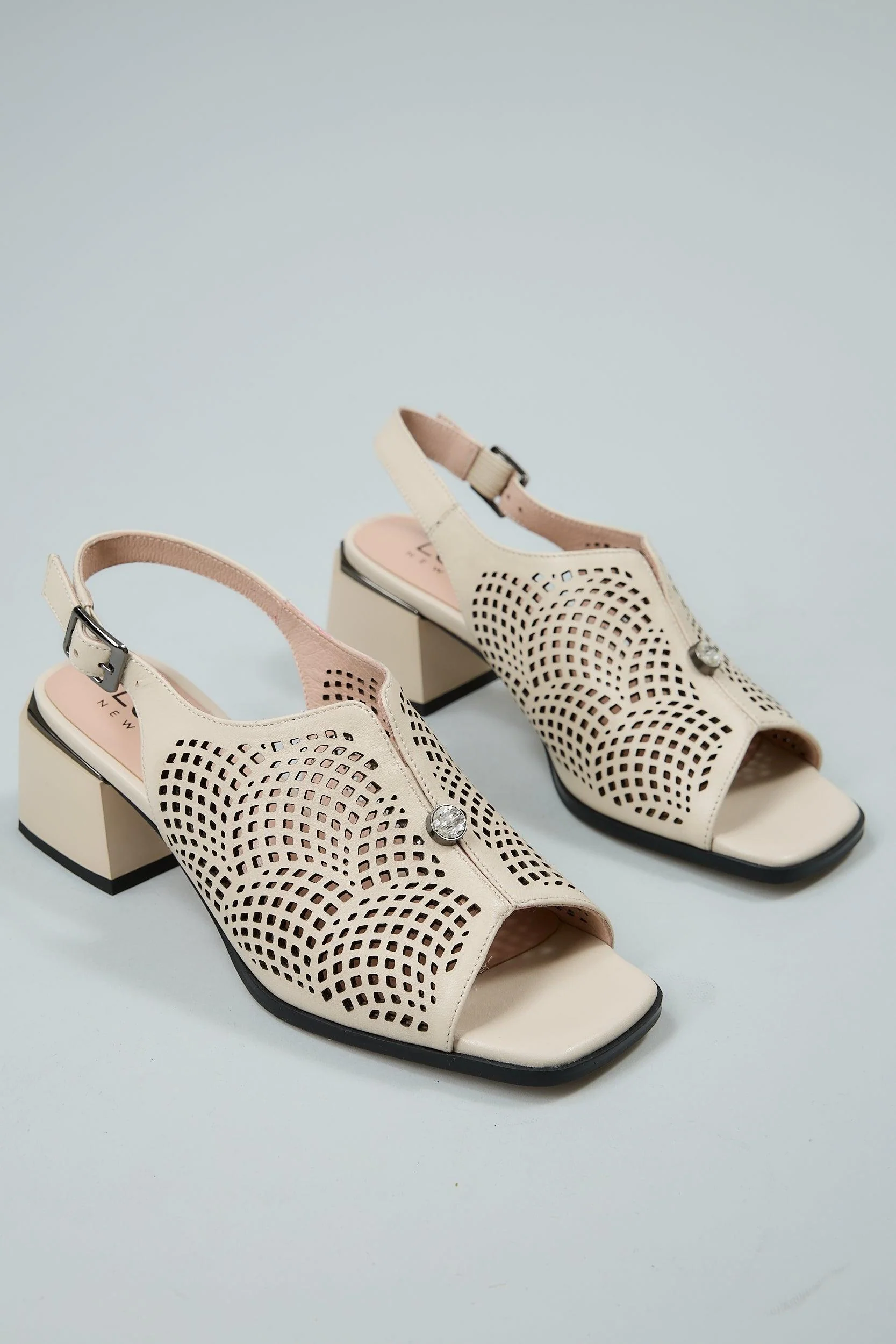 Gabriela Shell - Image 13