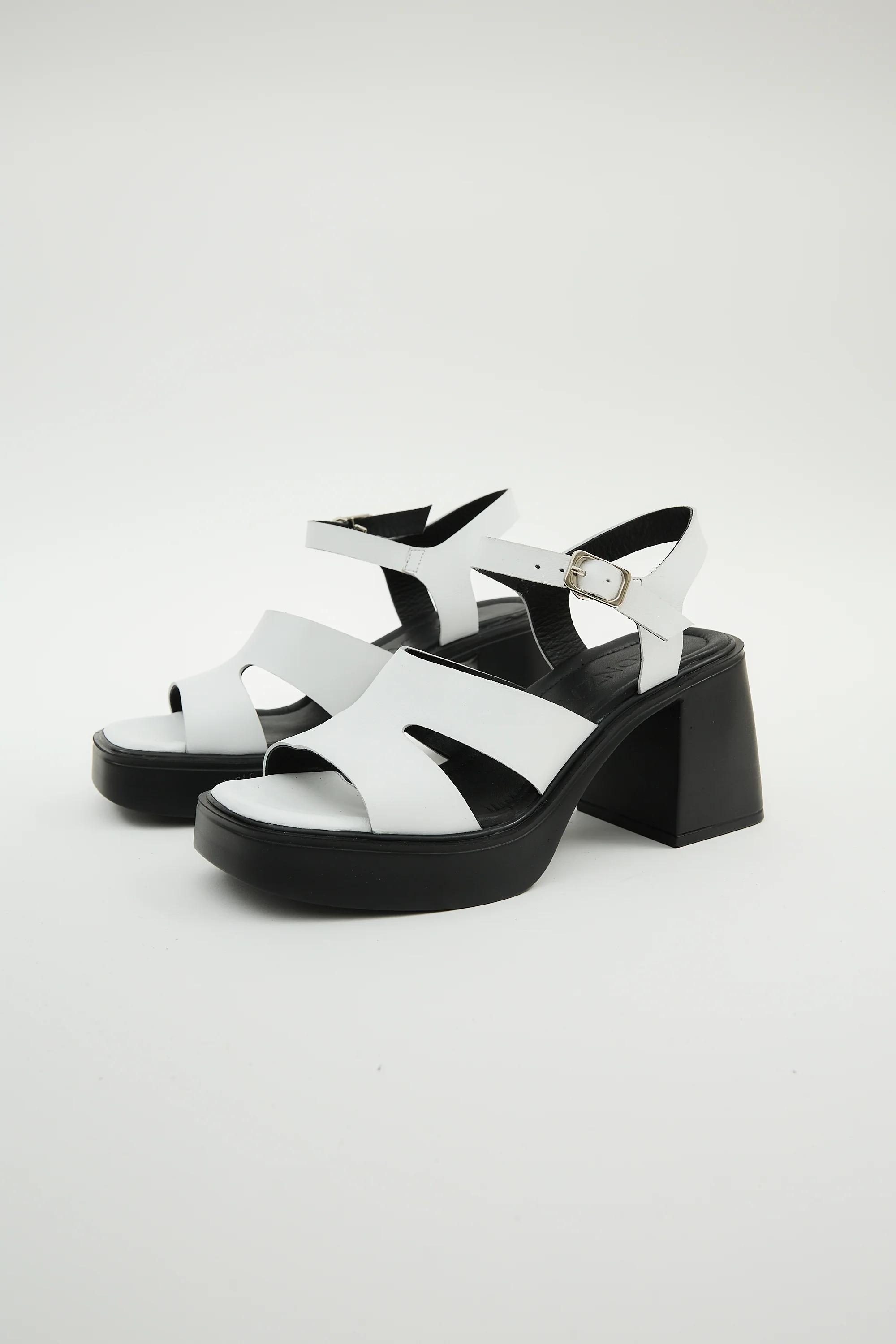 Giri White - Image 2