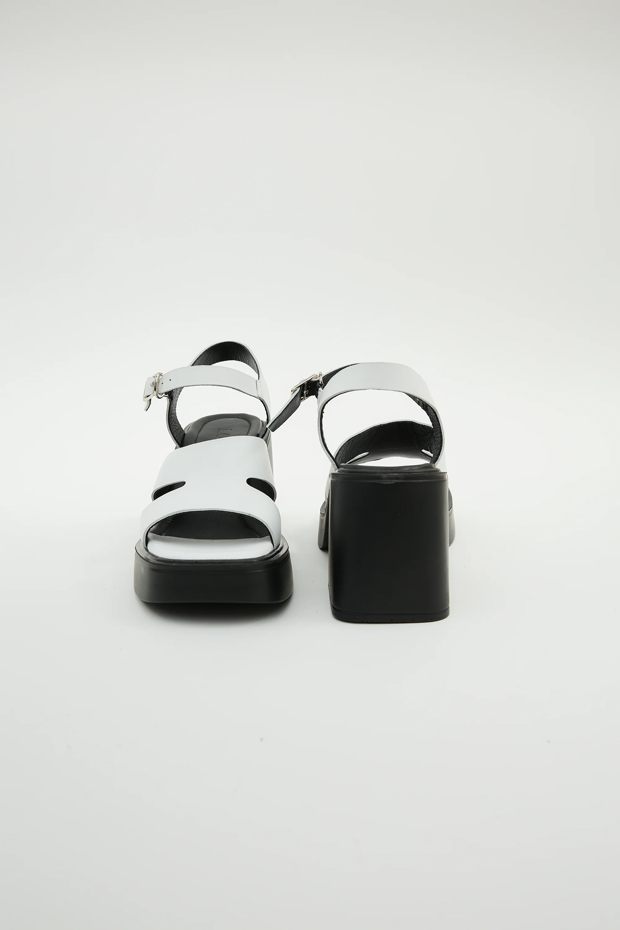 Giri White - Image 4