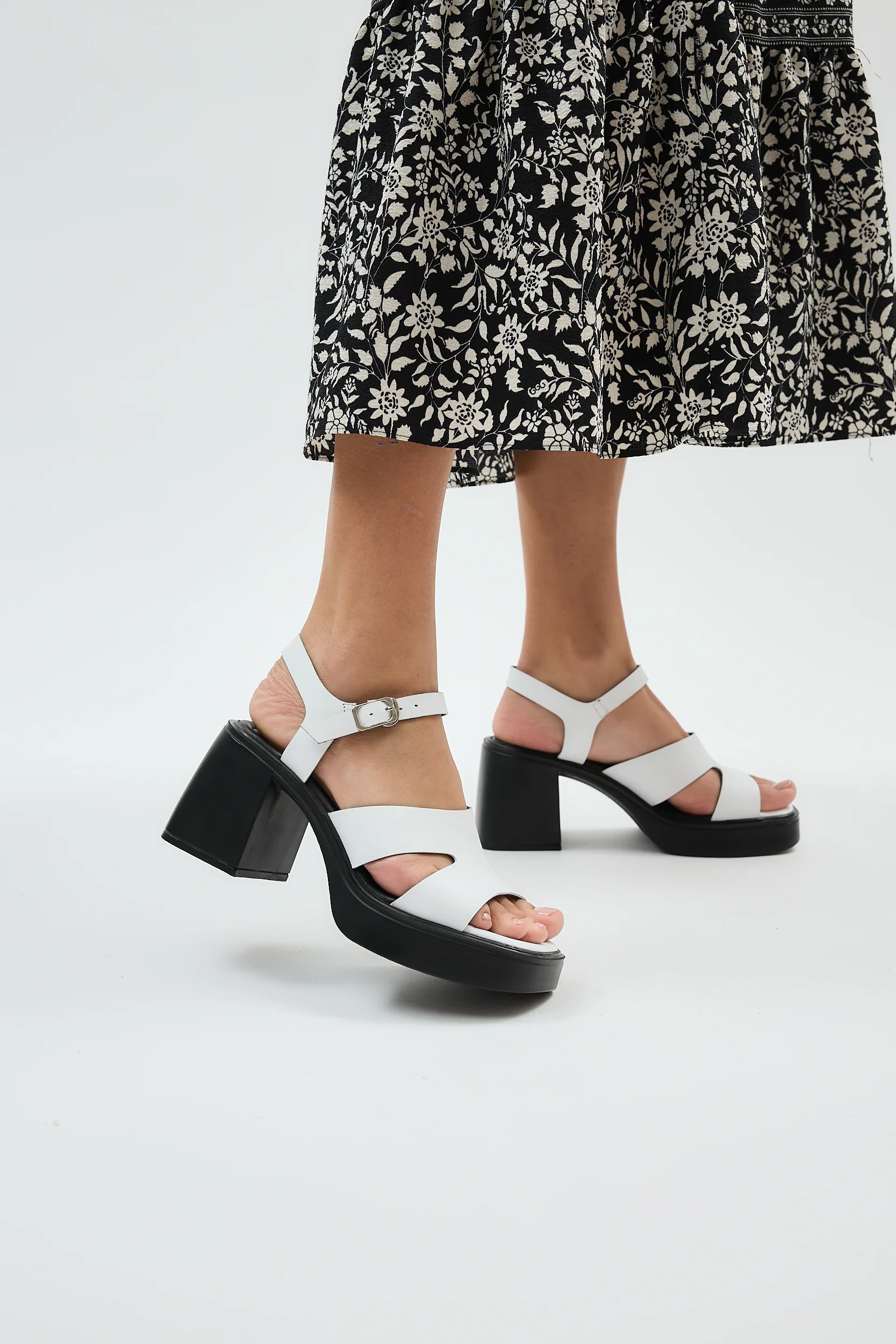 Giri White - Image 7