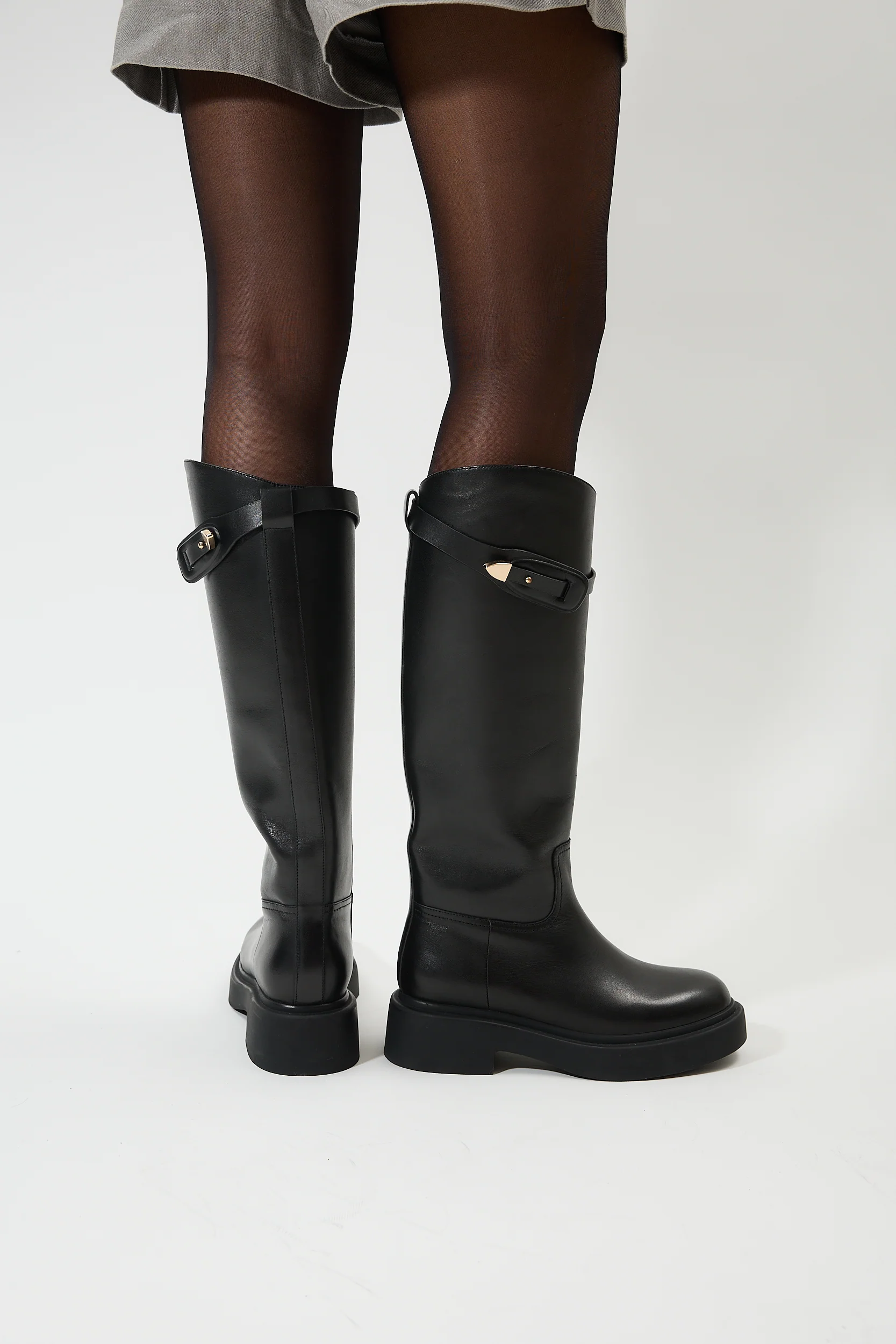 Helena Black - Image 11