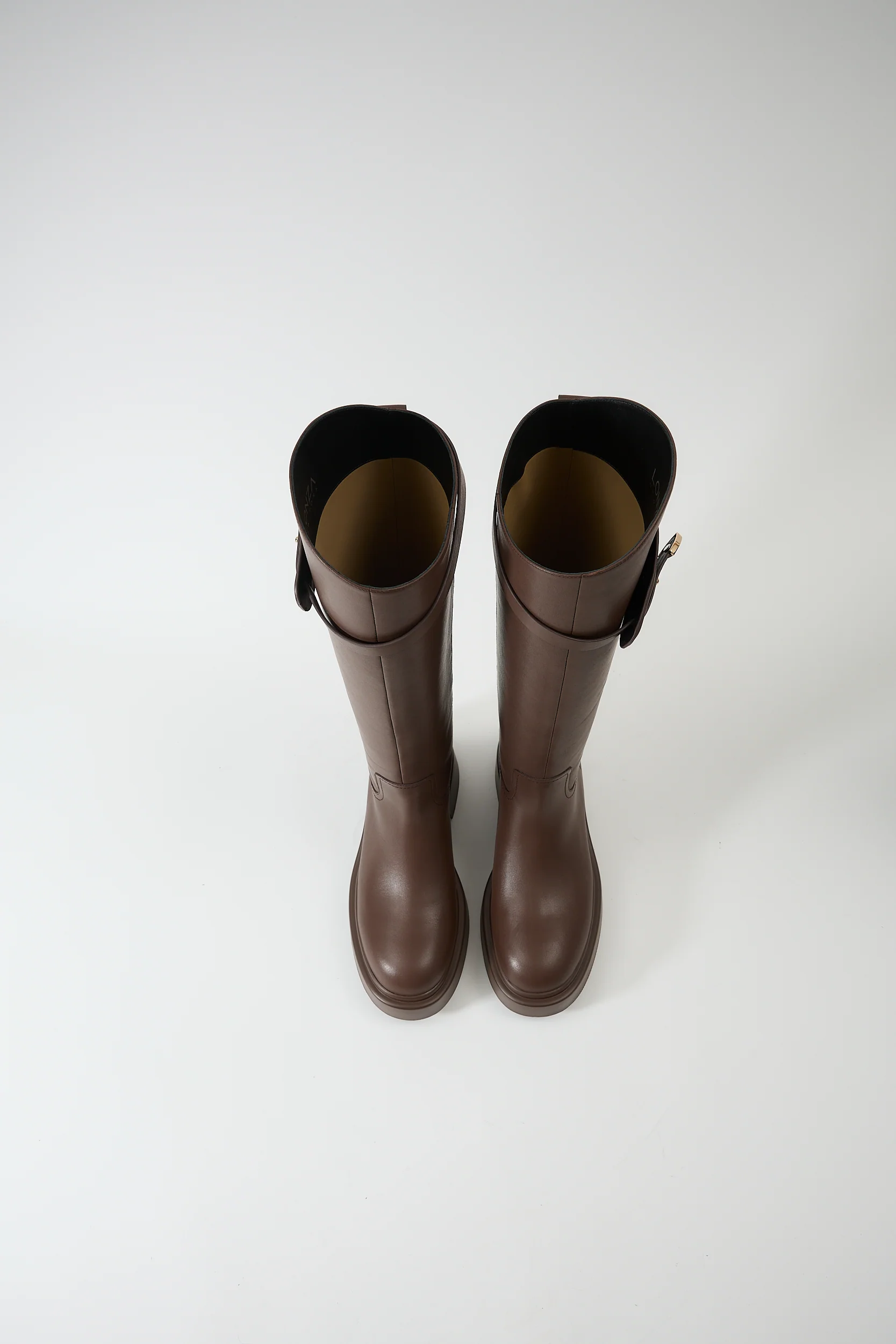 Helena Brown - Image 7