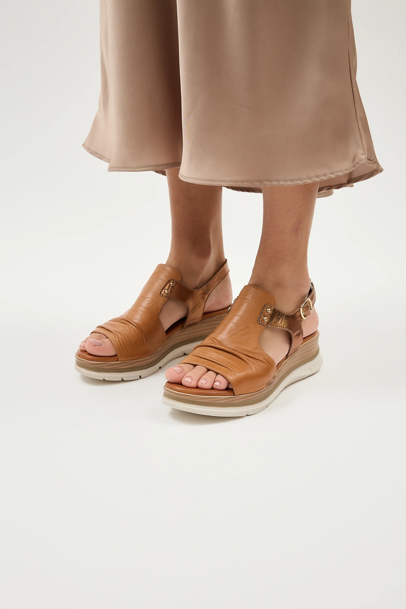 Ines Tan - Image 6