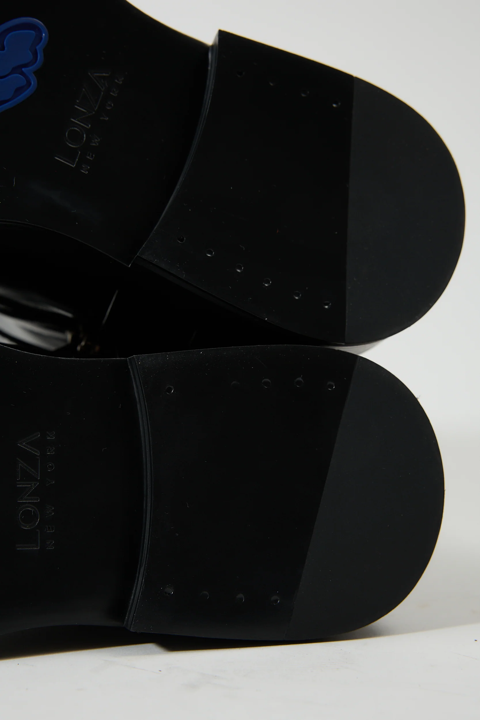 Iris Black - Image 5