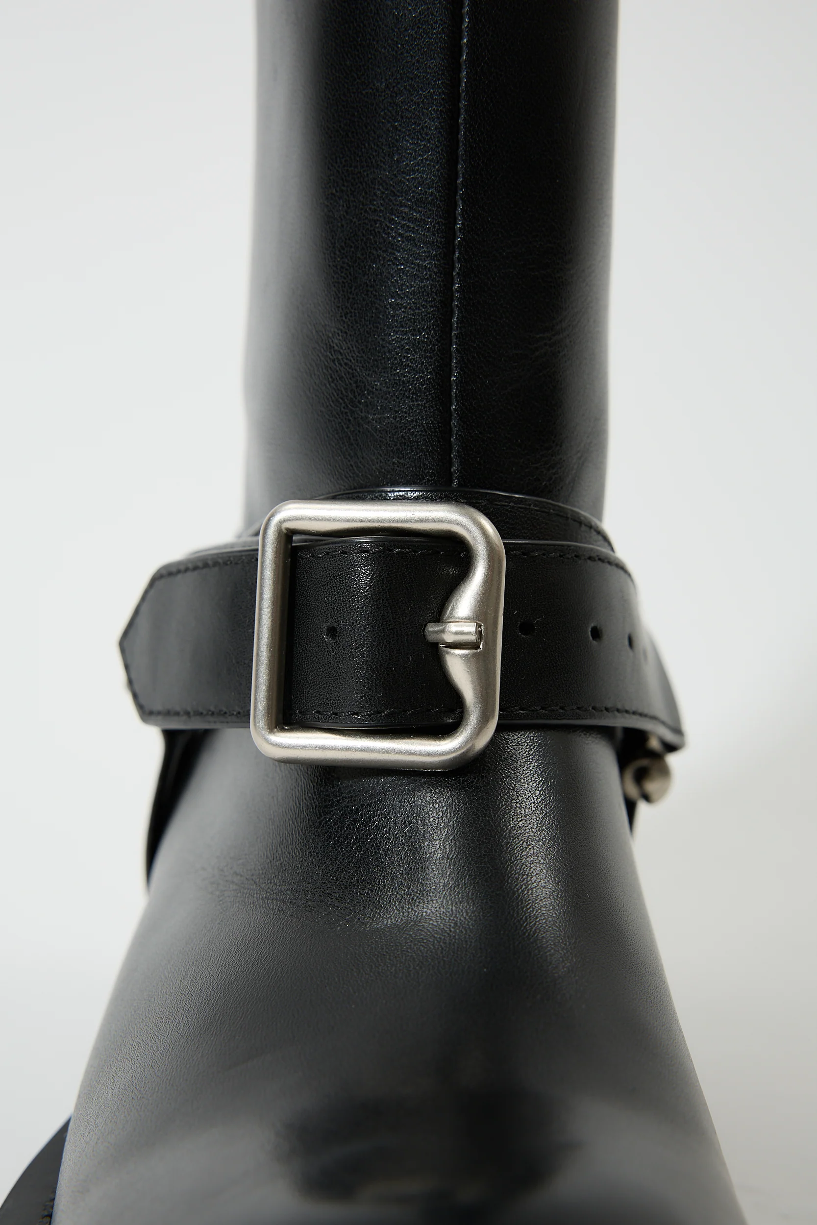Iris Black - Image 6