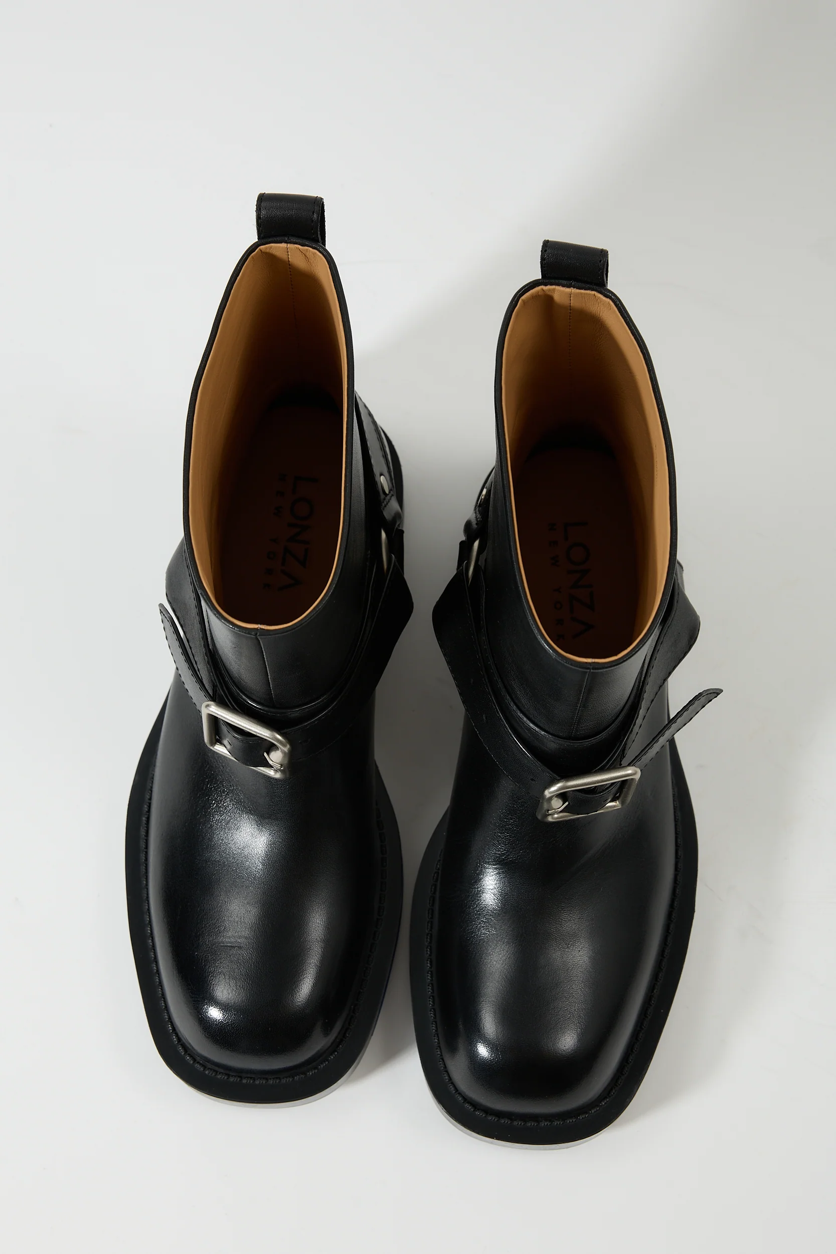 Iris Black - Image 9