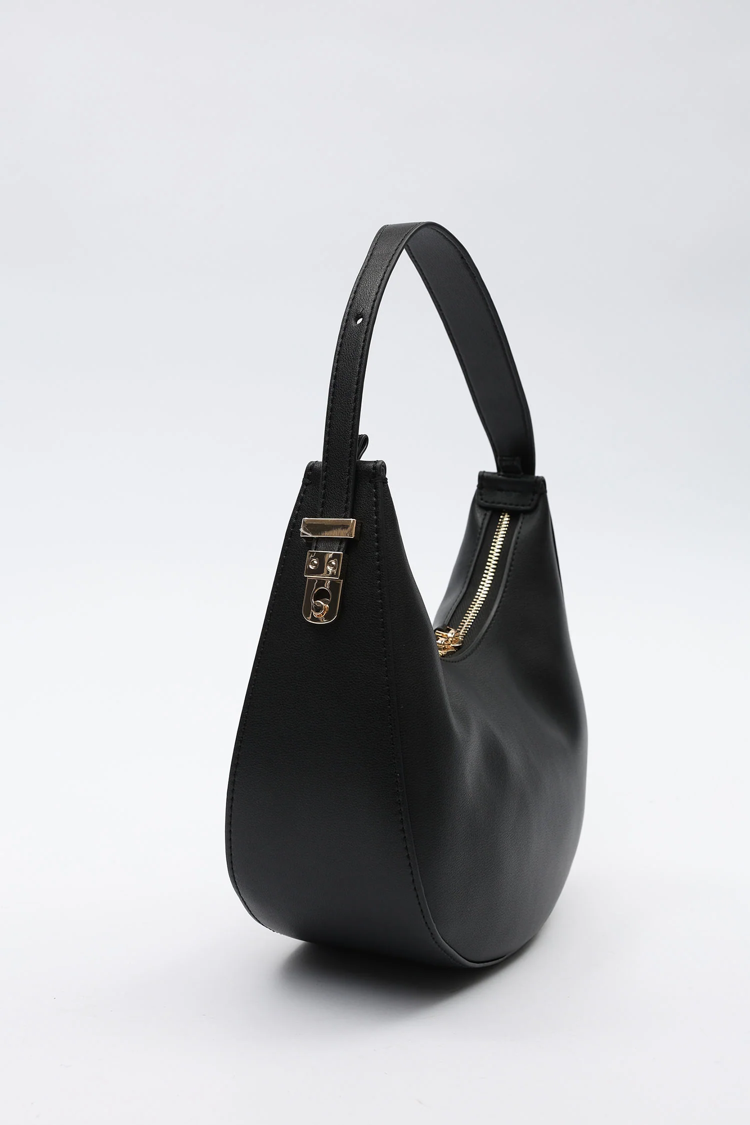 Karemi Black - Image 5
