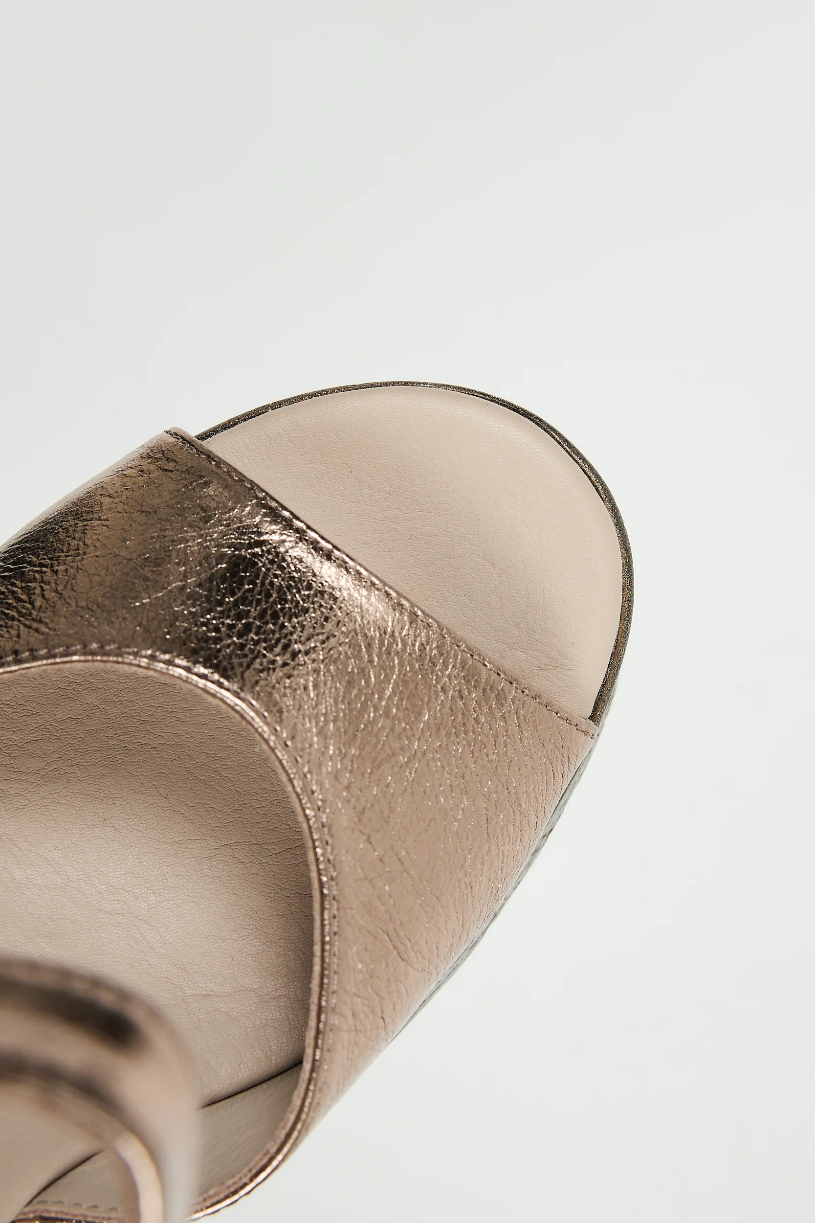 Lenore Bronze - Image 10