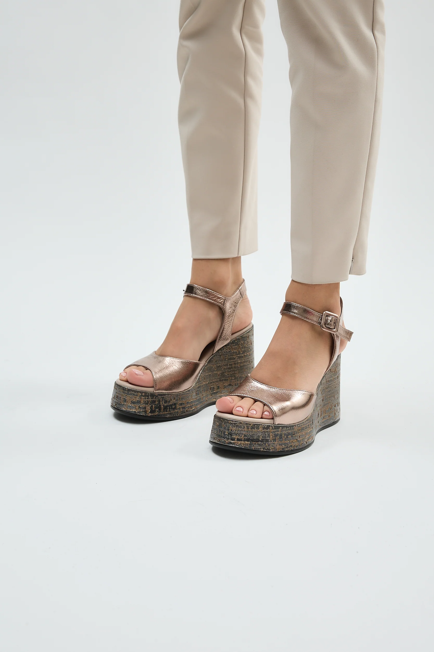 Lenore Bronze - Image 12
