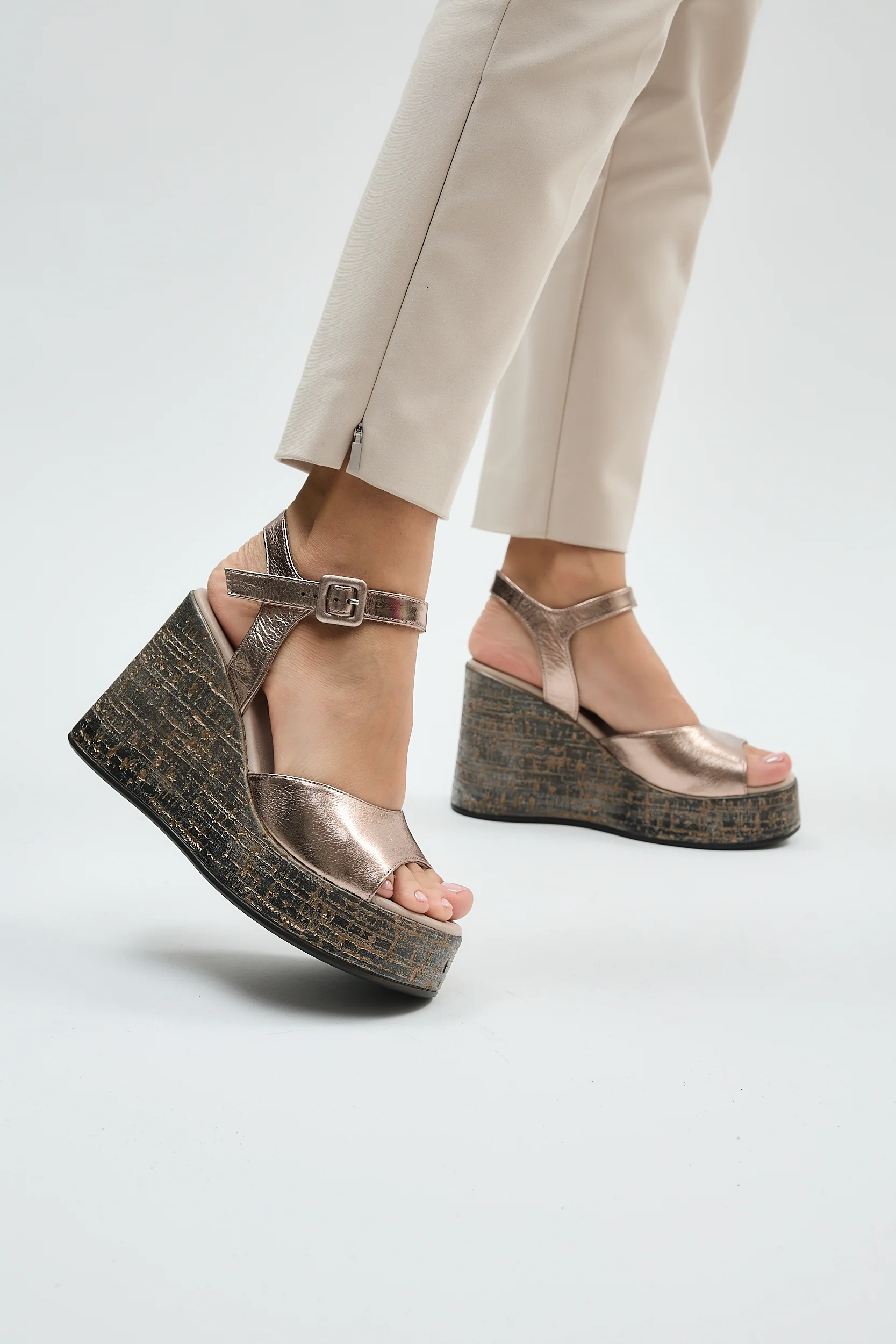 Lenore Bronze - Image 13