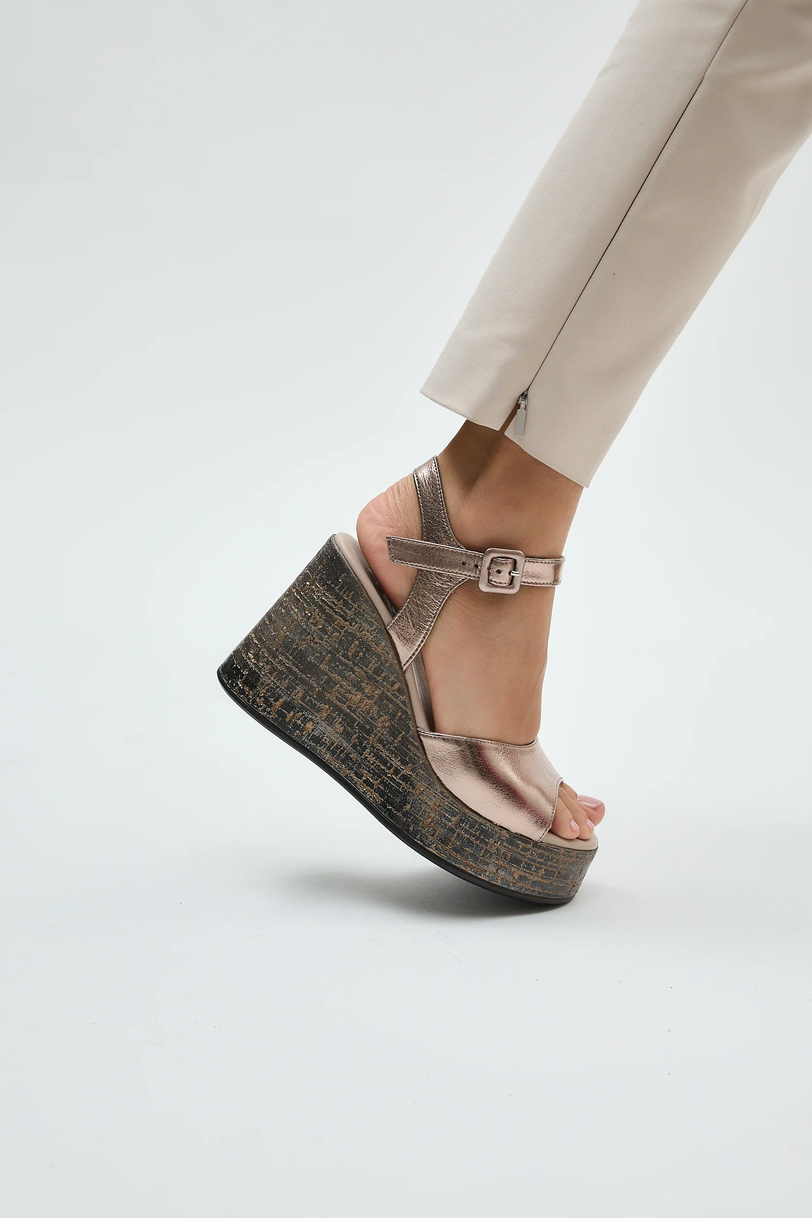 Lenore Bronze - Image 14