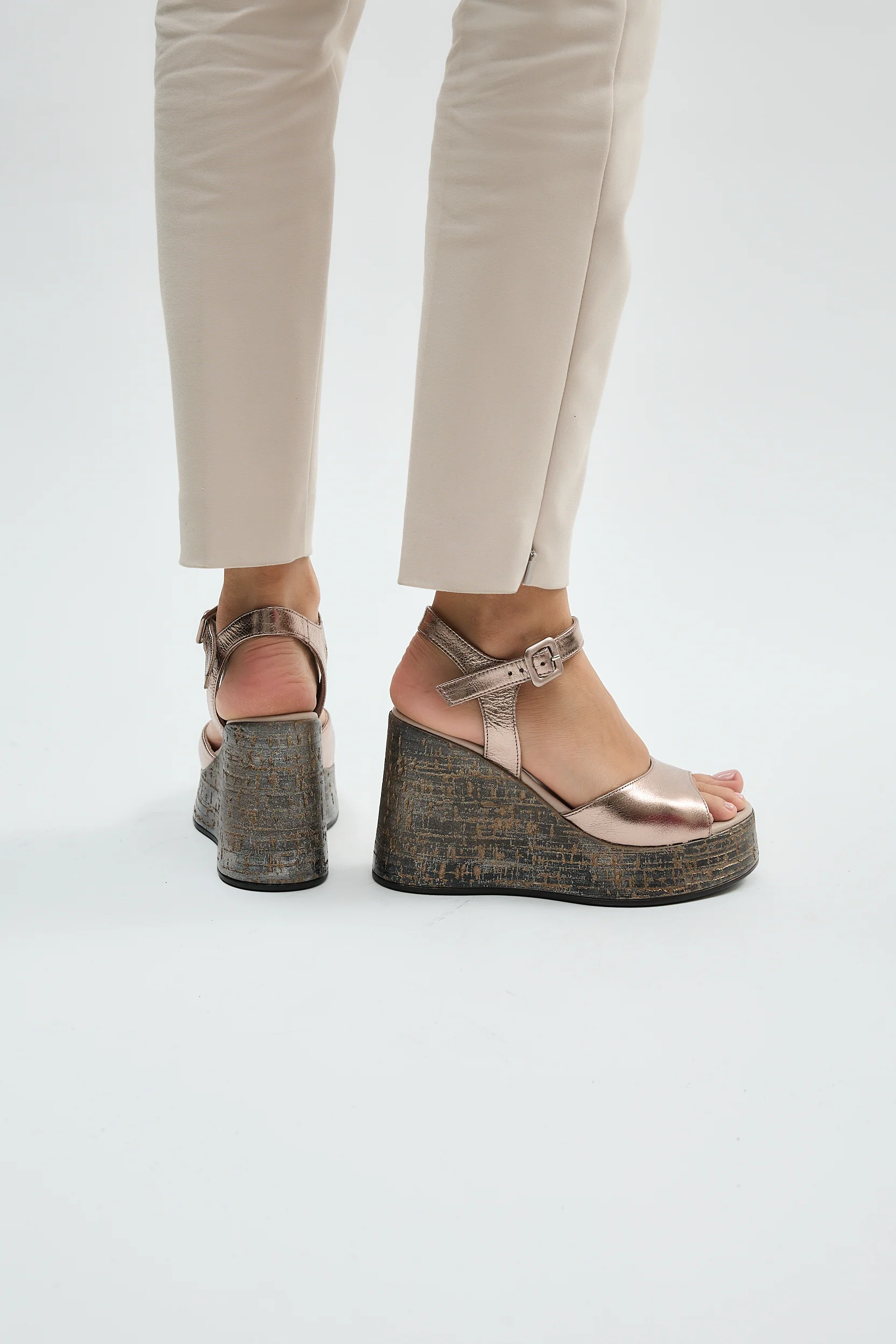 Lenore Bronze - Image 15