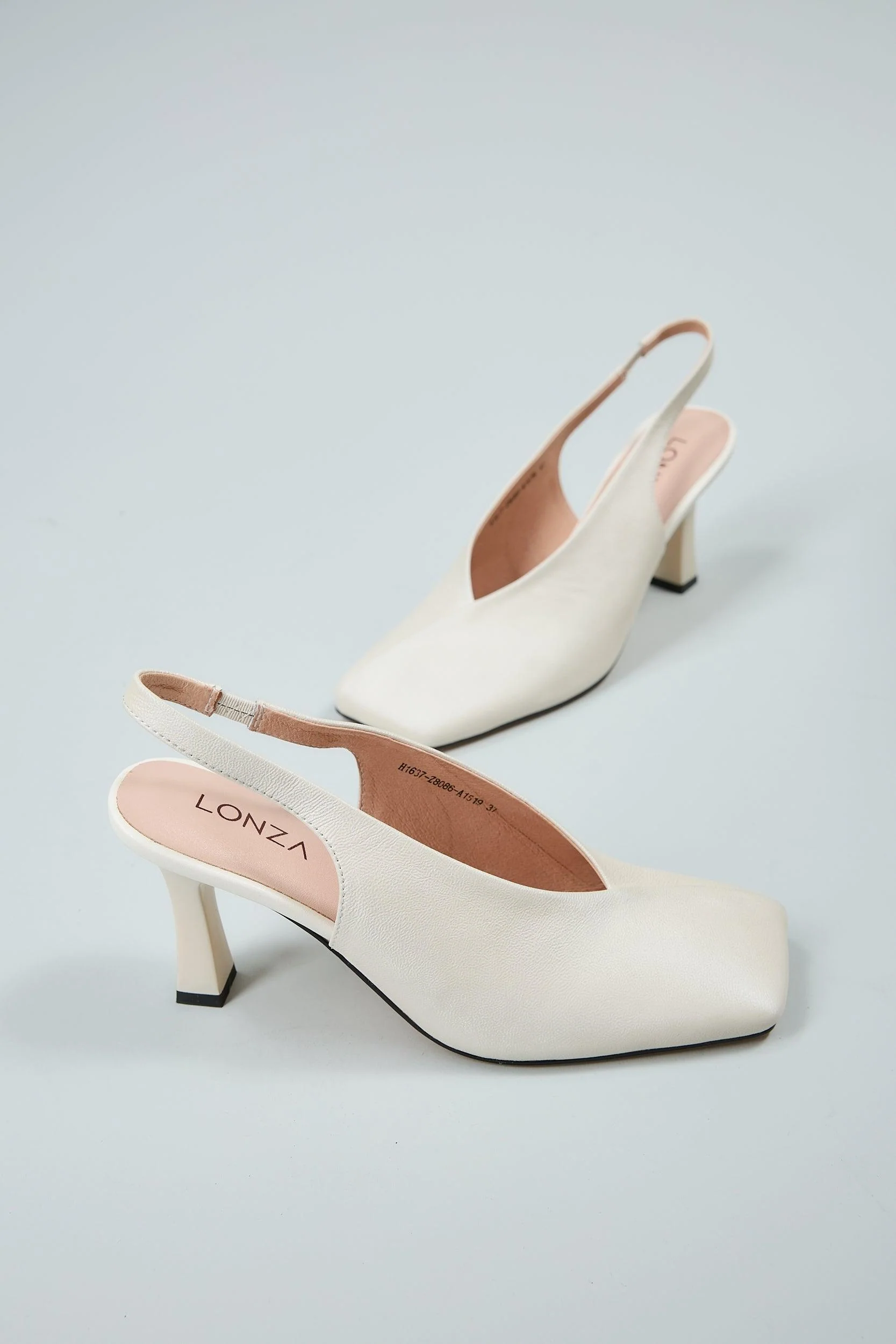 Linda White - Image 12