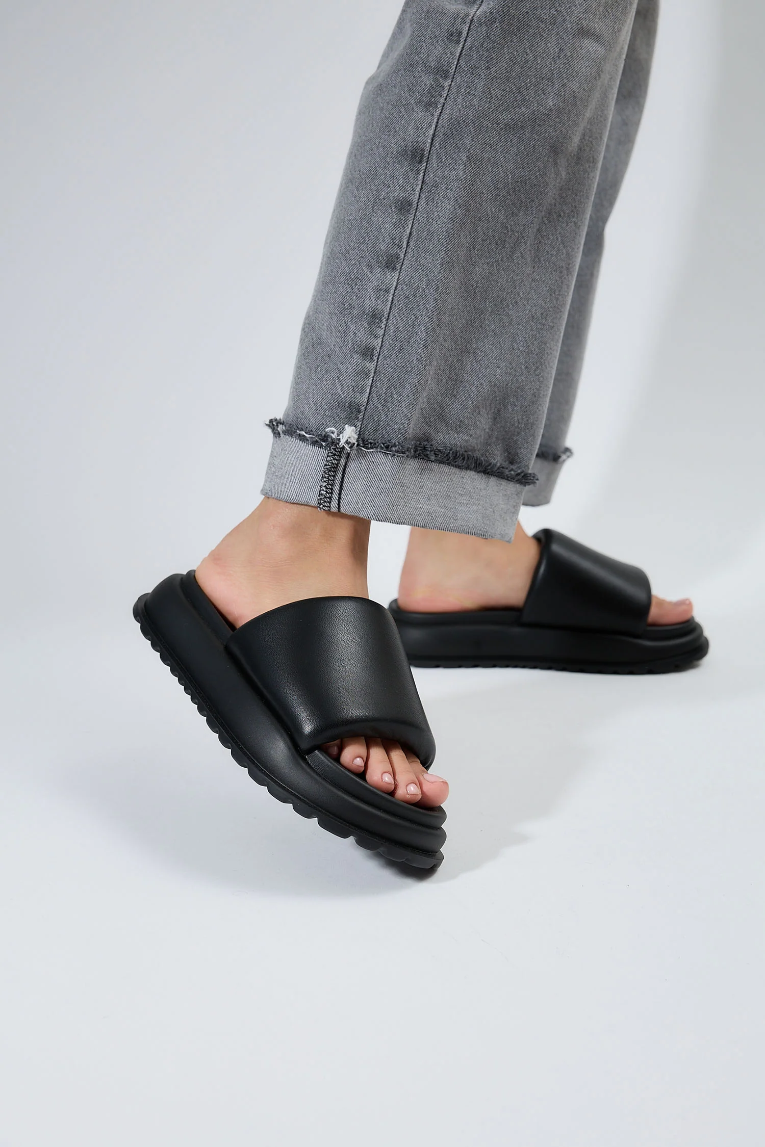 Lola Black - Image 3