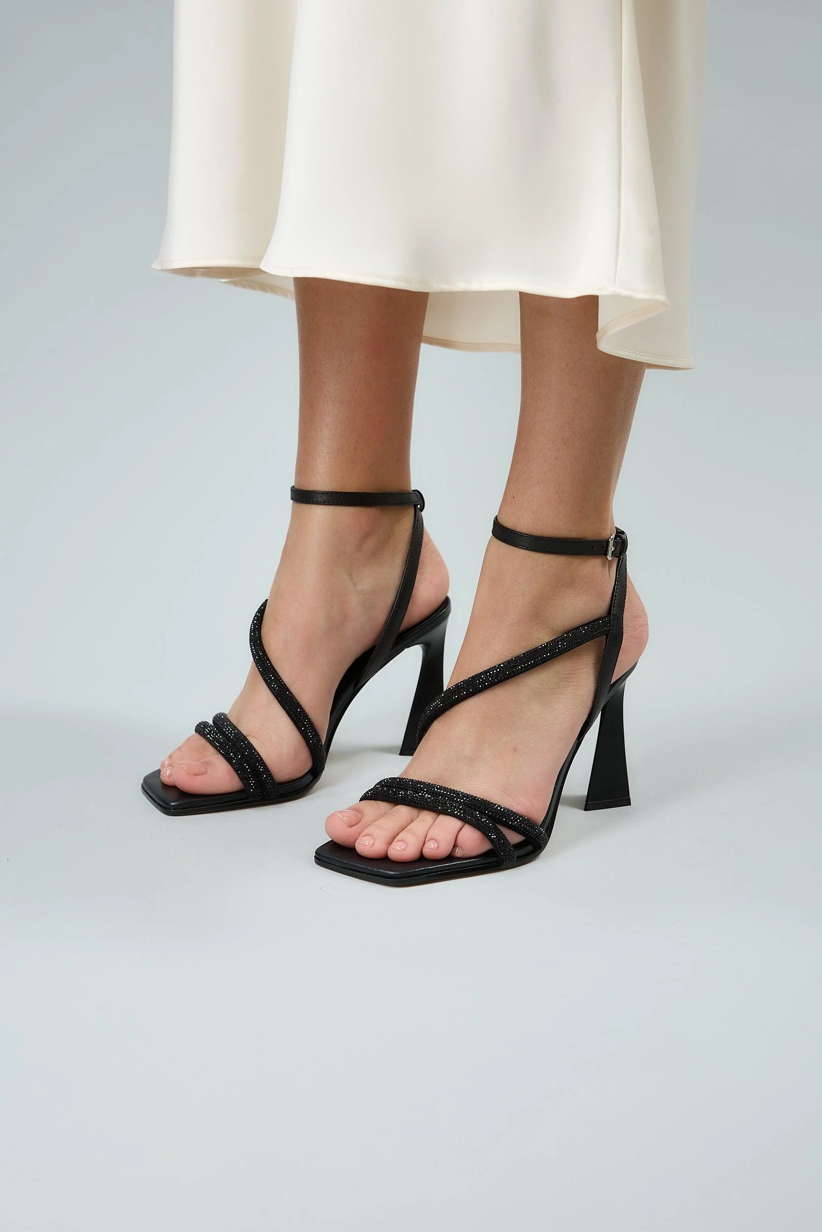 Lucia Black - Image 4