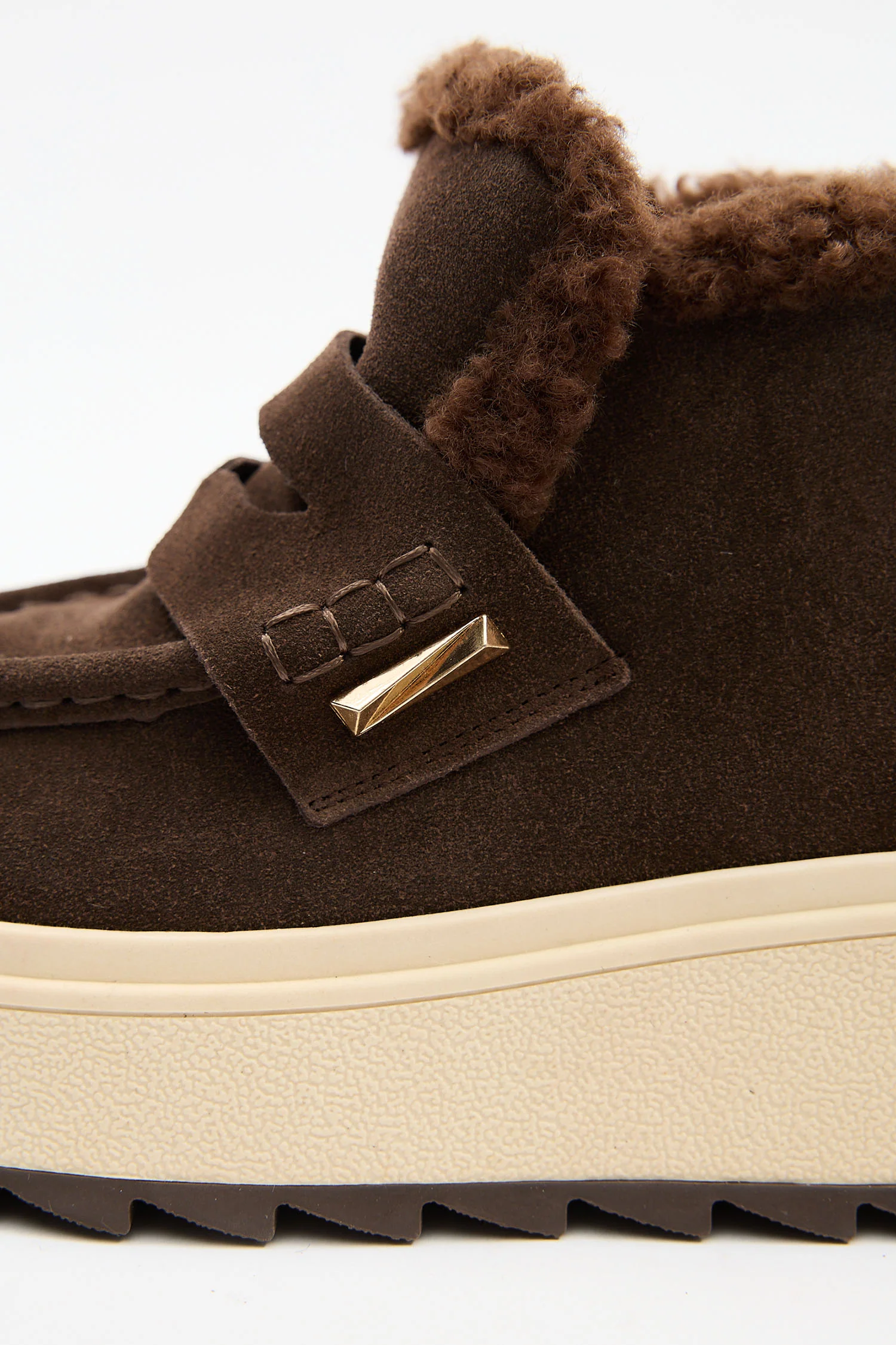 Lumira Brown - Image 2