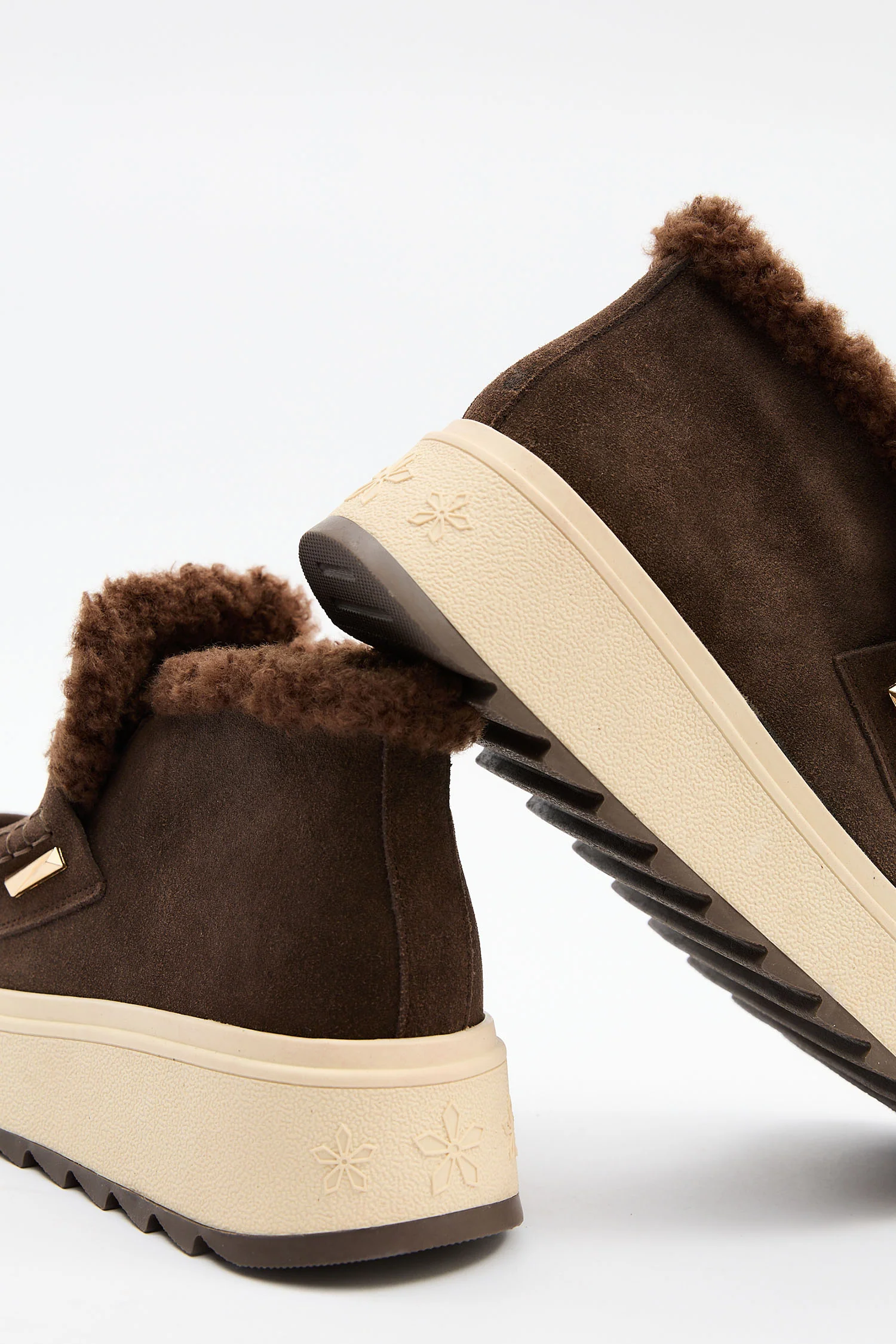 Lumira Brown - Image 4