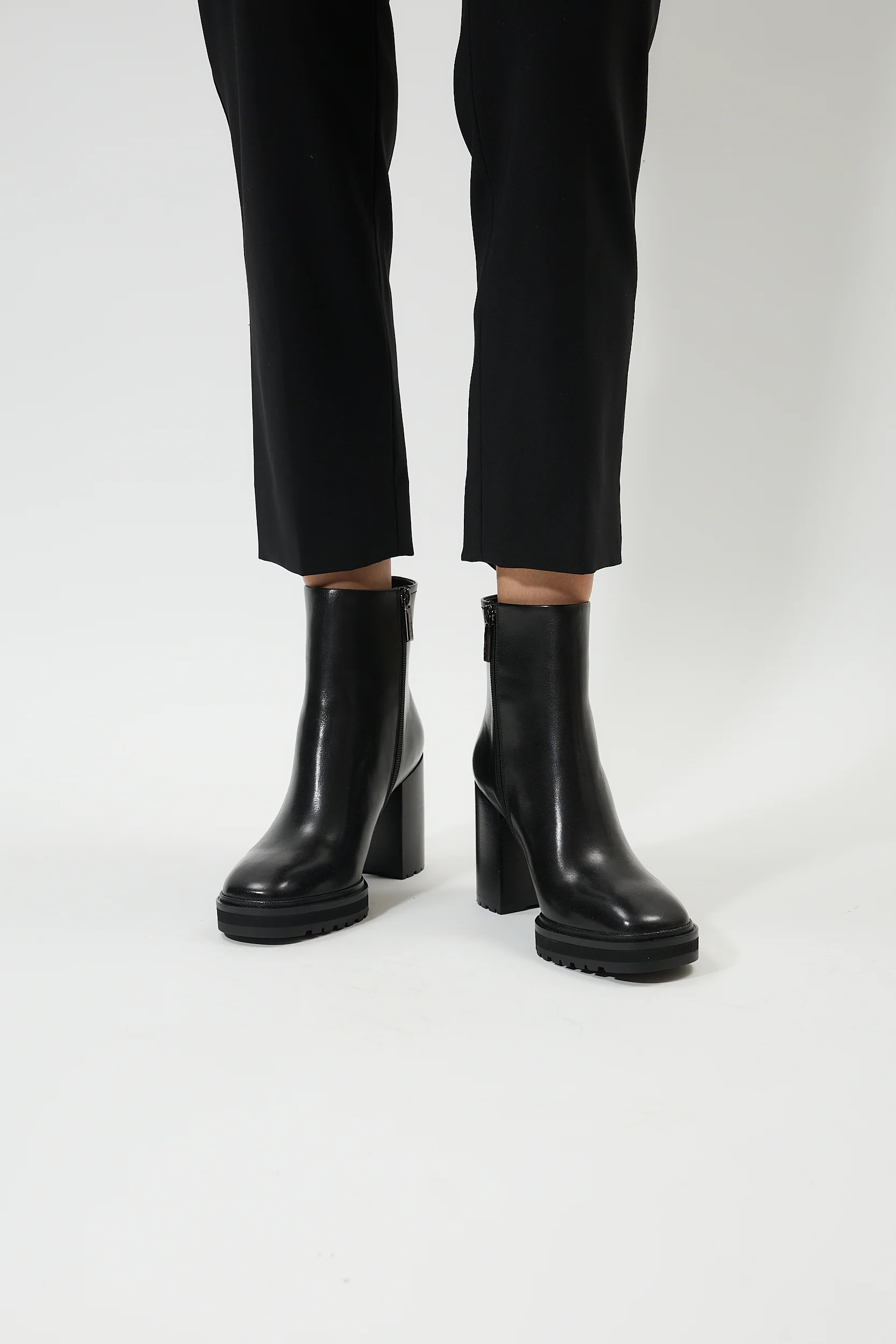 Melia Black - Image 8