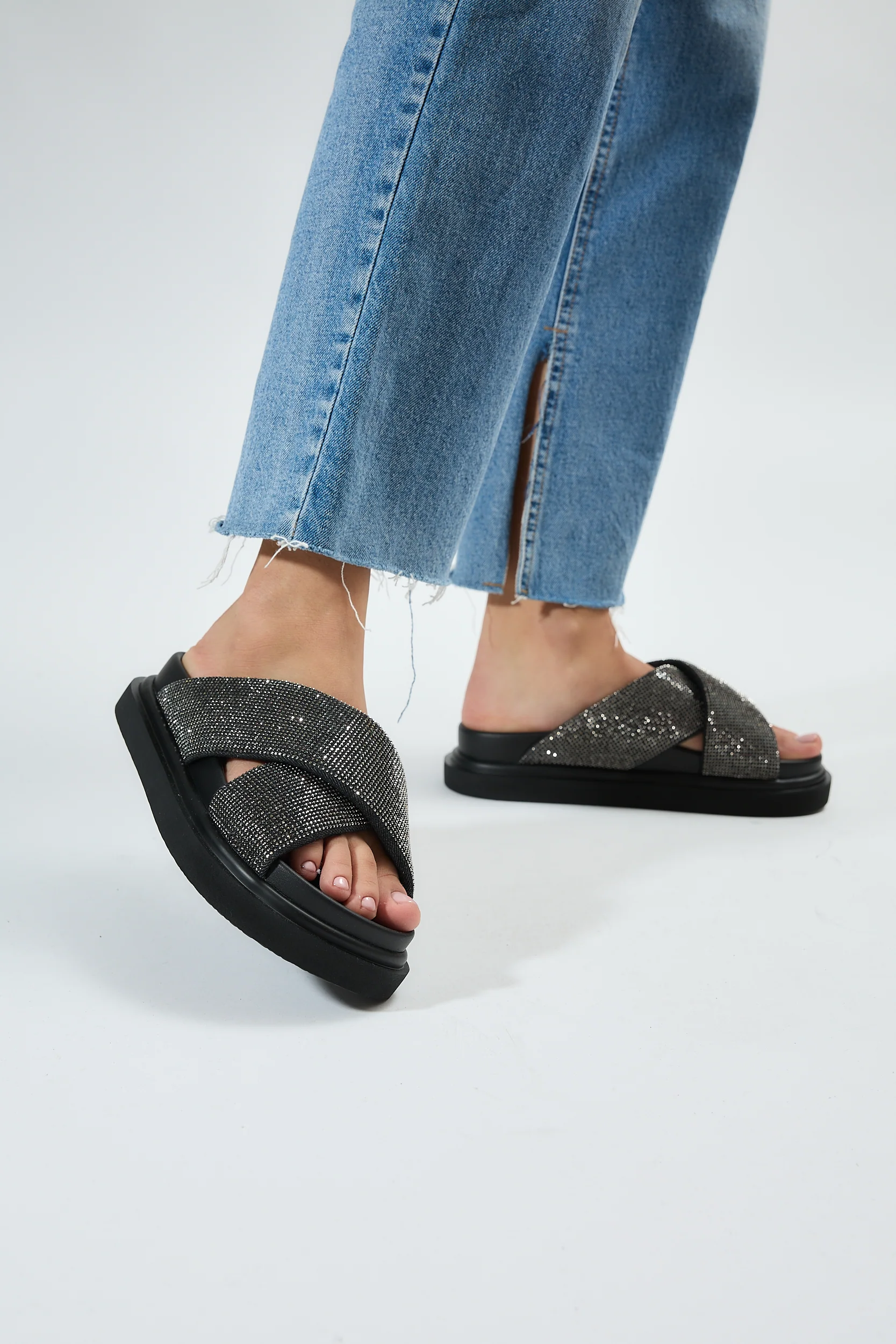 Meliana Black - Image 6