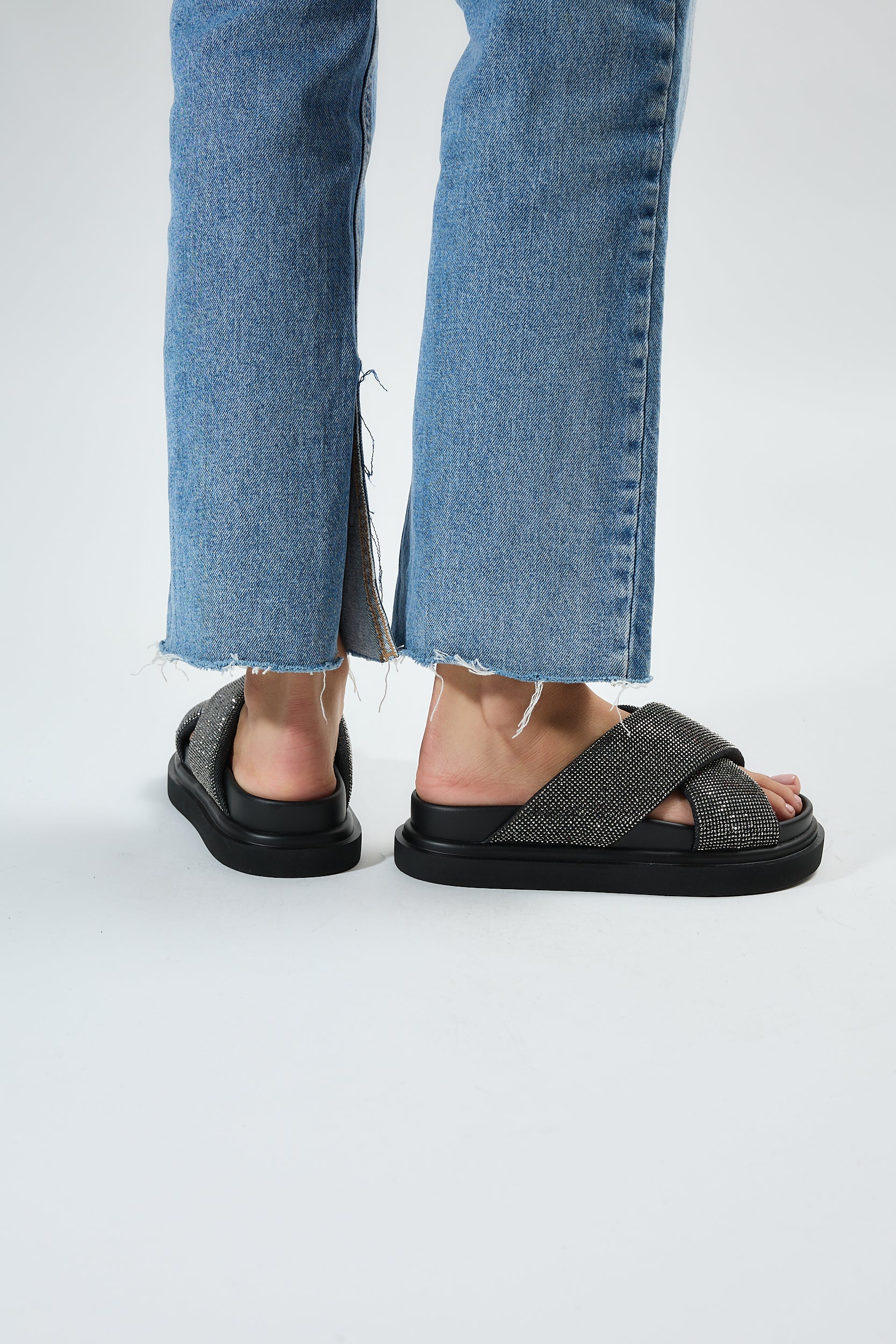 Meliana Black - Image 8