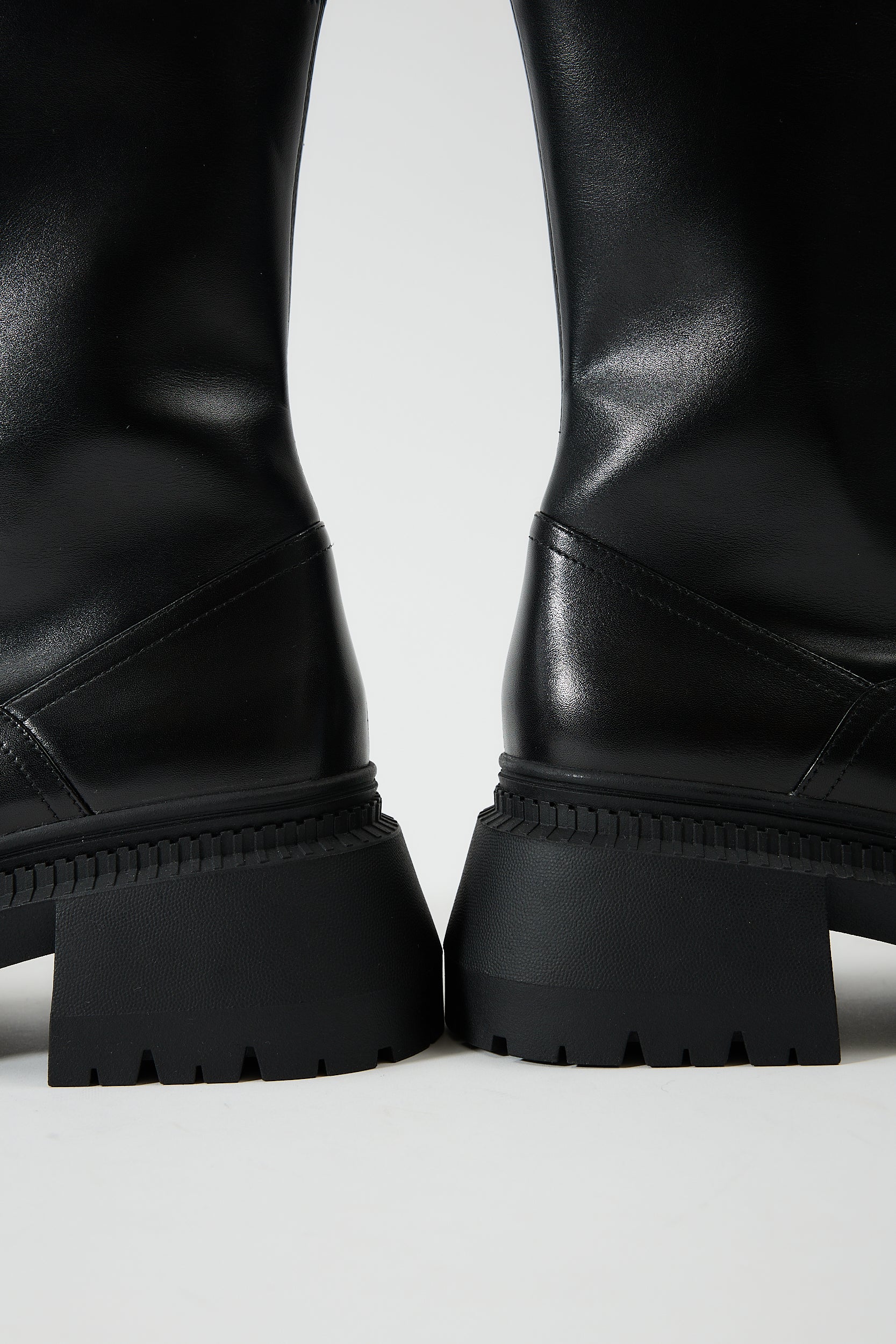 Metis Black - Image 3