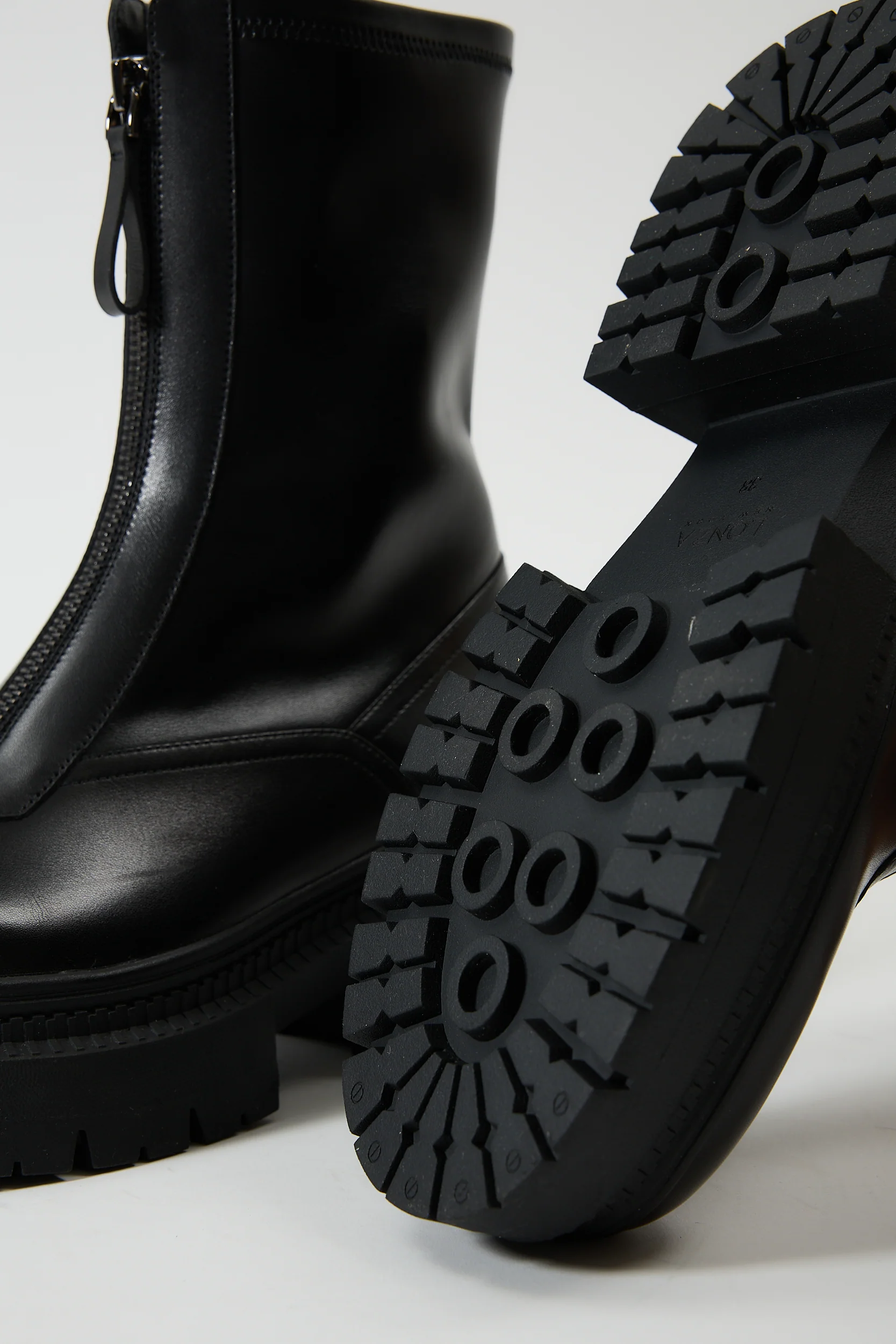 Metis Black - Image 4